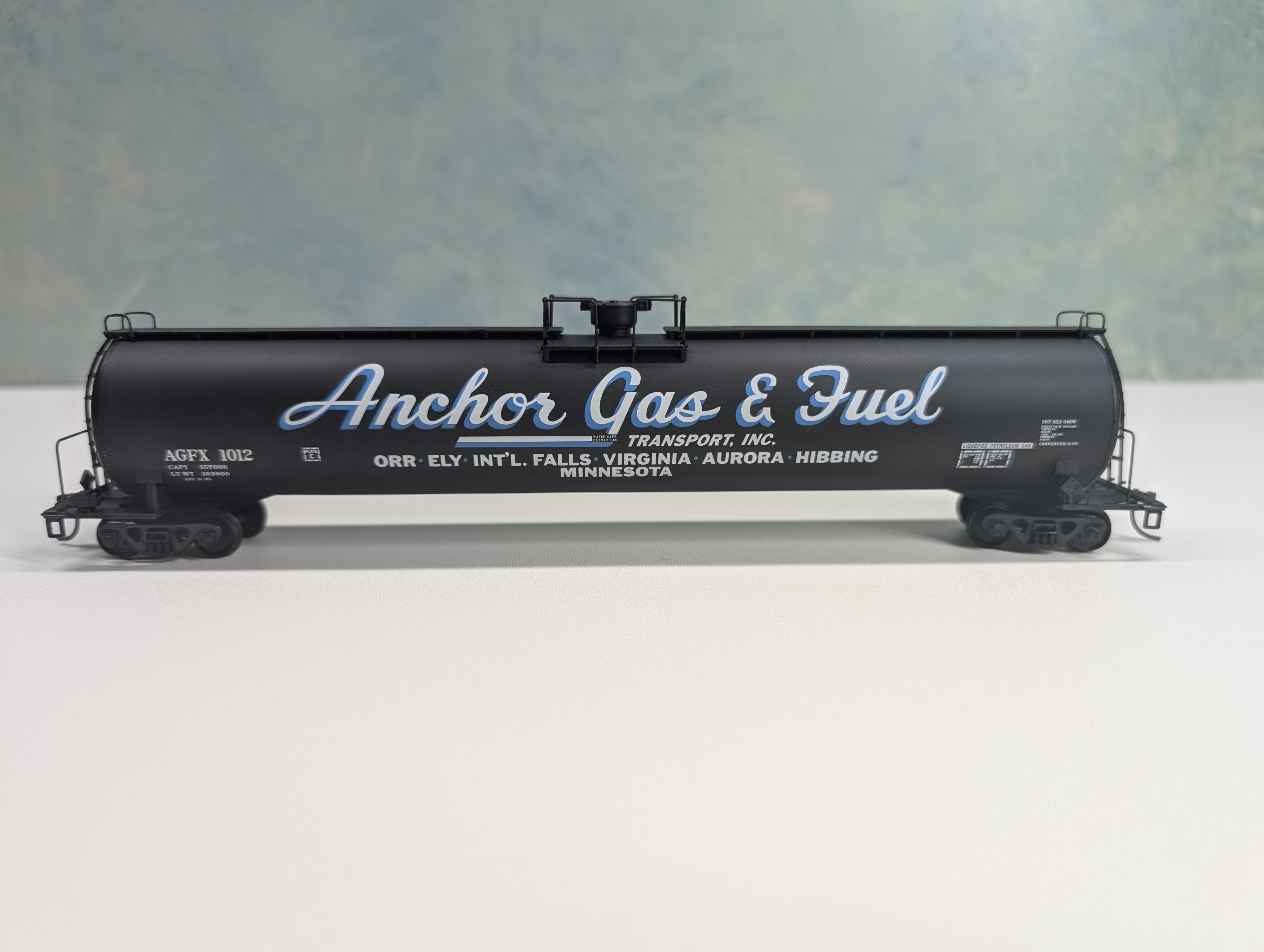USED Walthers 932-7302 HO Scale 33k Gal LPG Tank Car Anchor Gas and Fuel AGFX #1012
