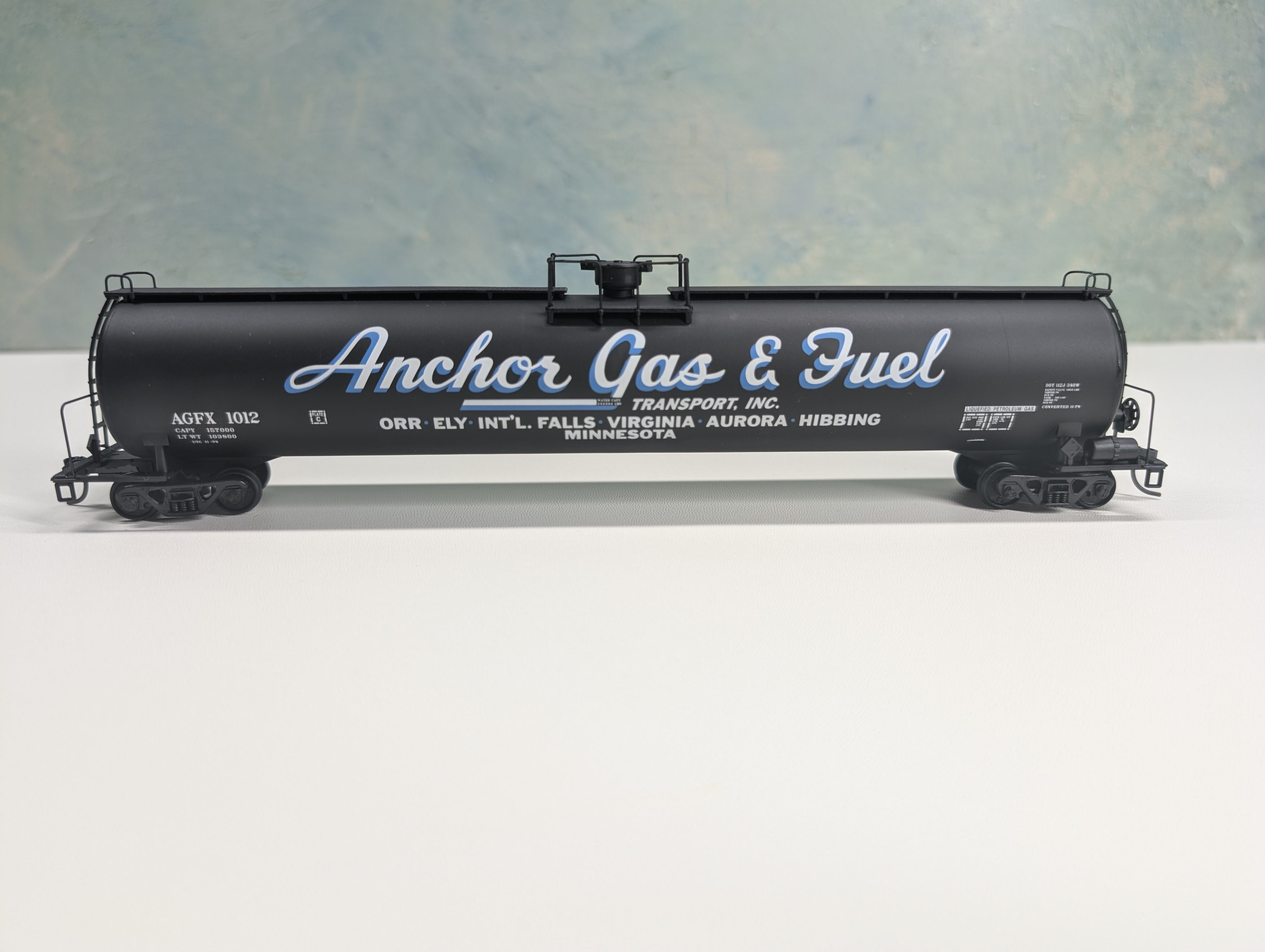 USED Walthers 932-7302 HO Scale 33k Gal LPG Tank Car Anchor Gas and Fuel AGFX #1012