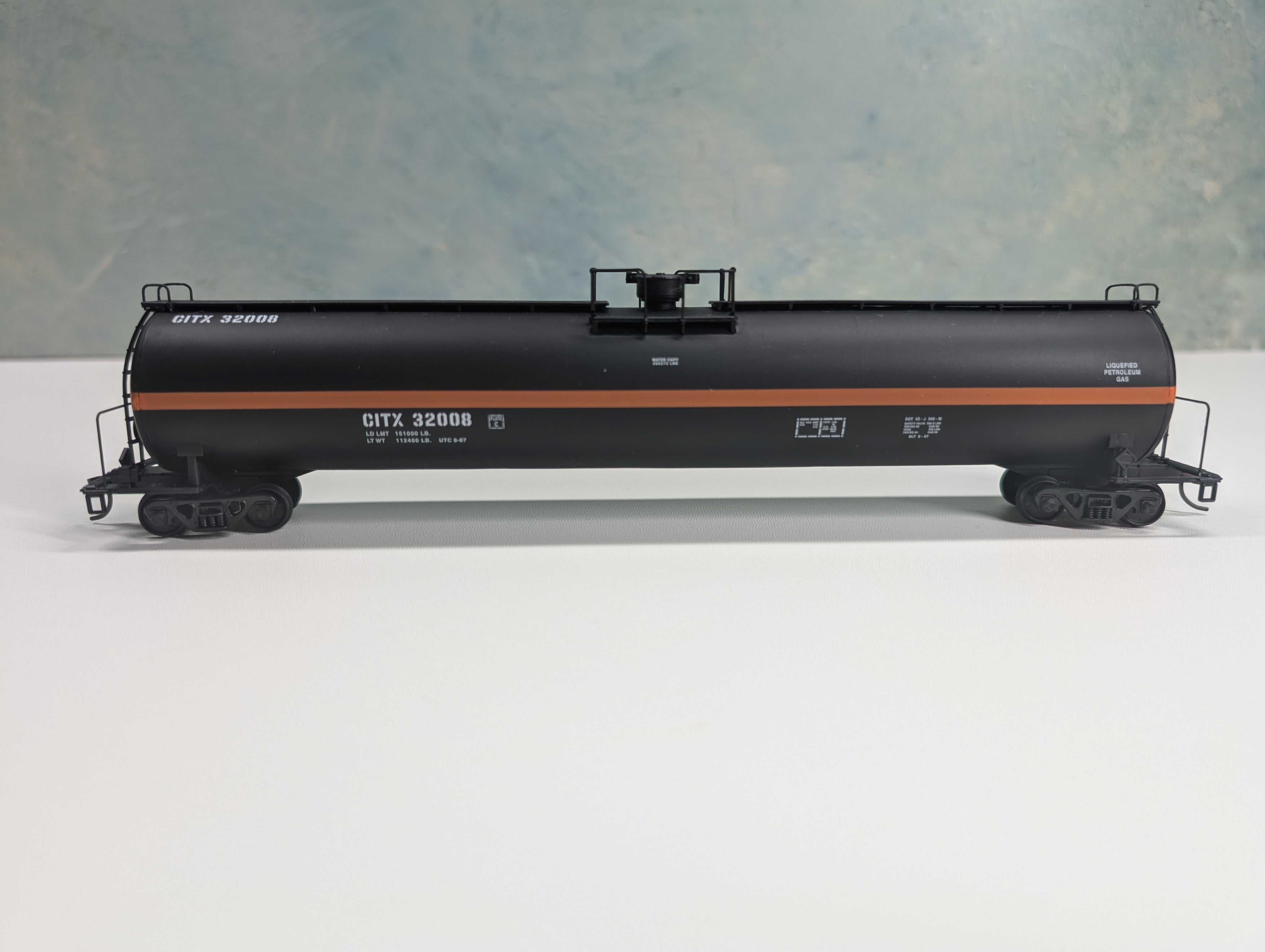 USED Walthers 932-7304 HO Scale 33k Gal LPG Tank Car Cities Service CITX #32008