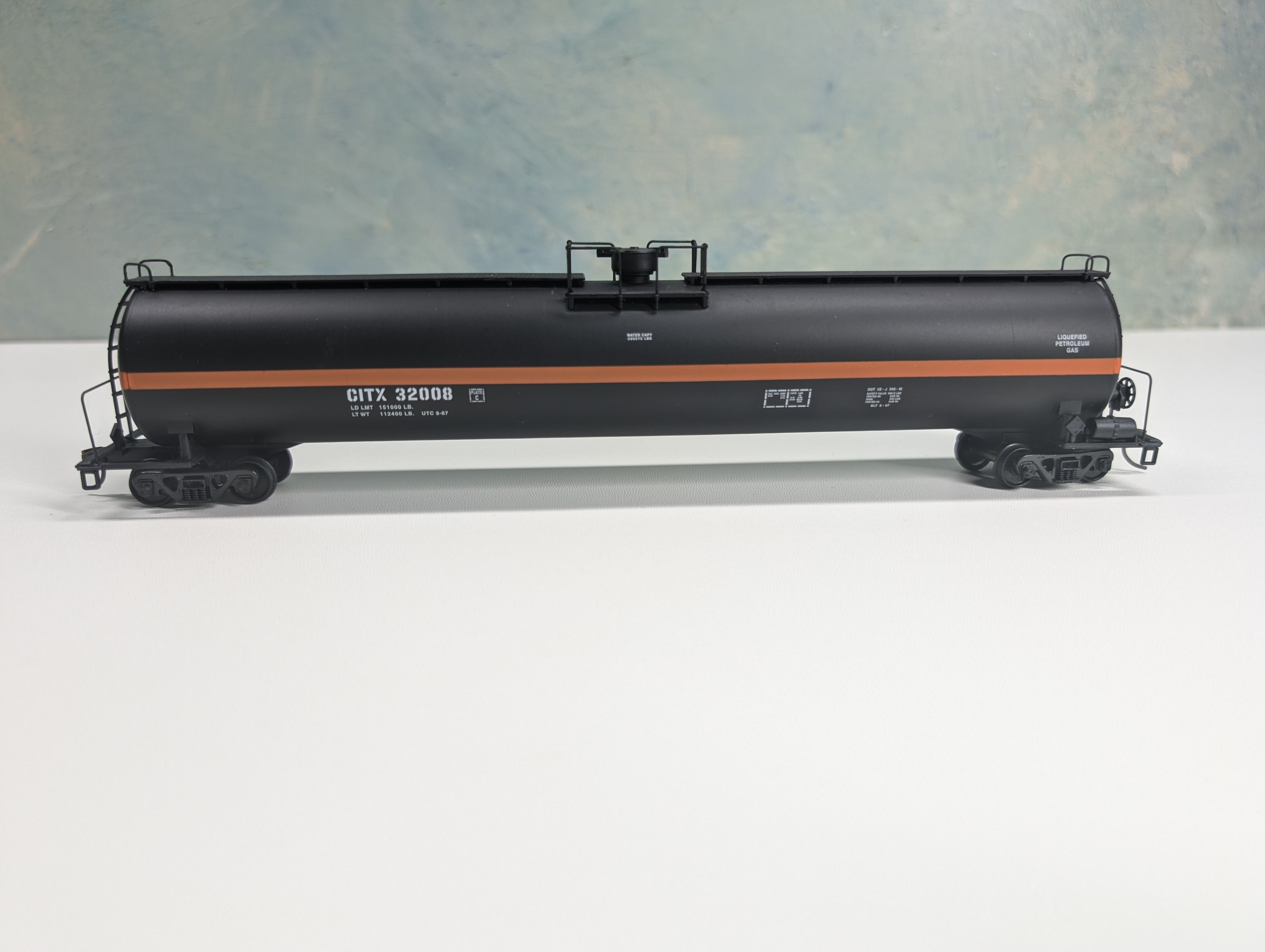 USED Walthers 932-7304 HO Scale 33k Gal LPG Tank Car Cities Service CITX #32008