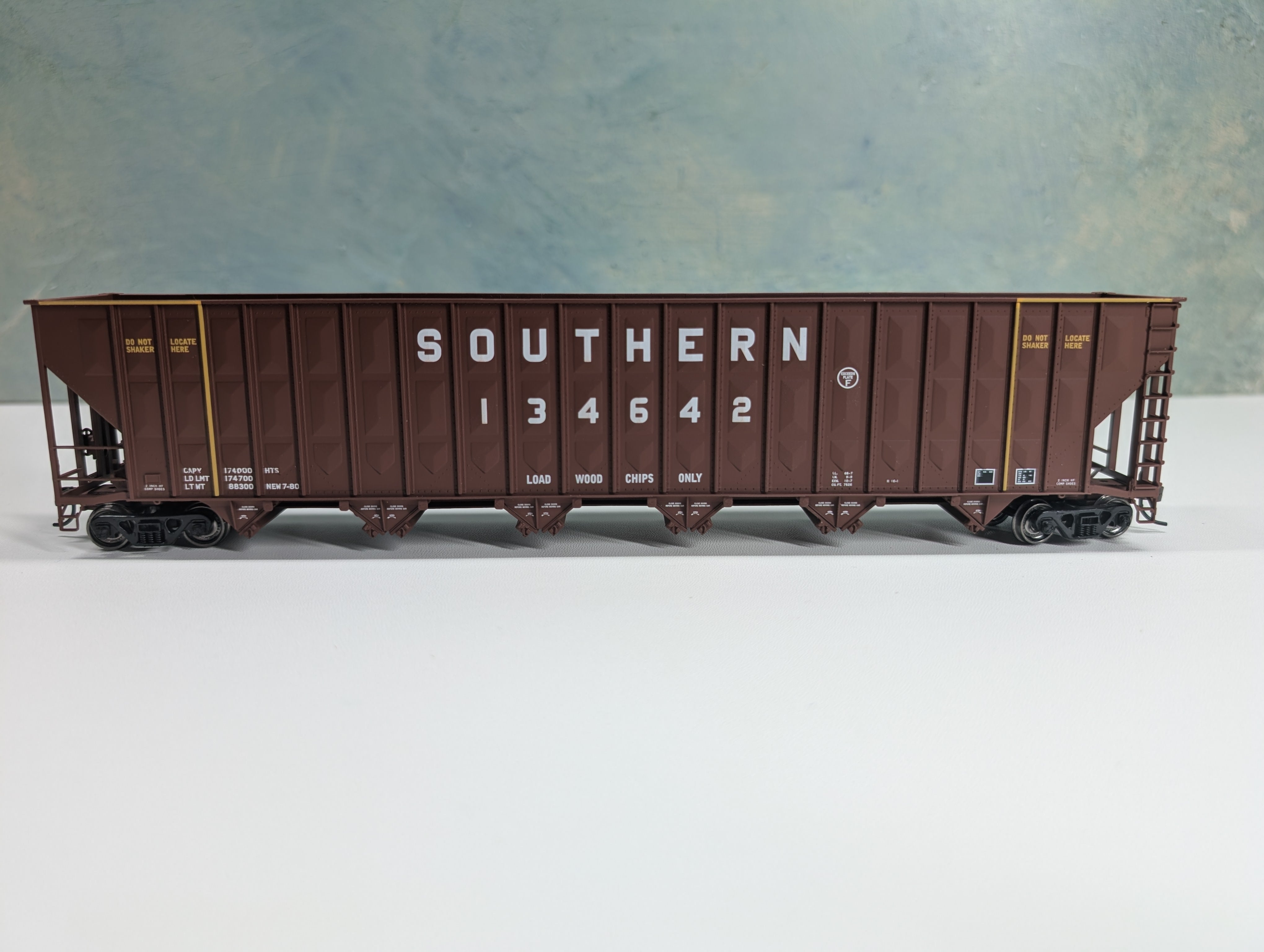 USED Walthers 932-5686 HO Scale Greenville 7k Cubic Foot Wood Chip Hopper Southern #134642