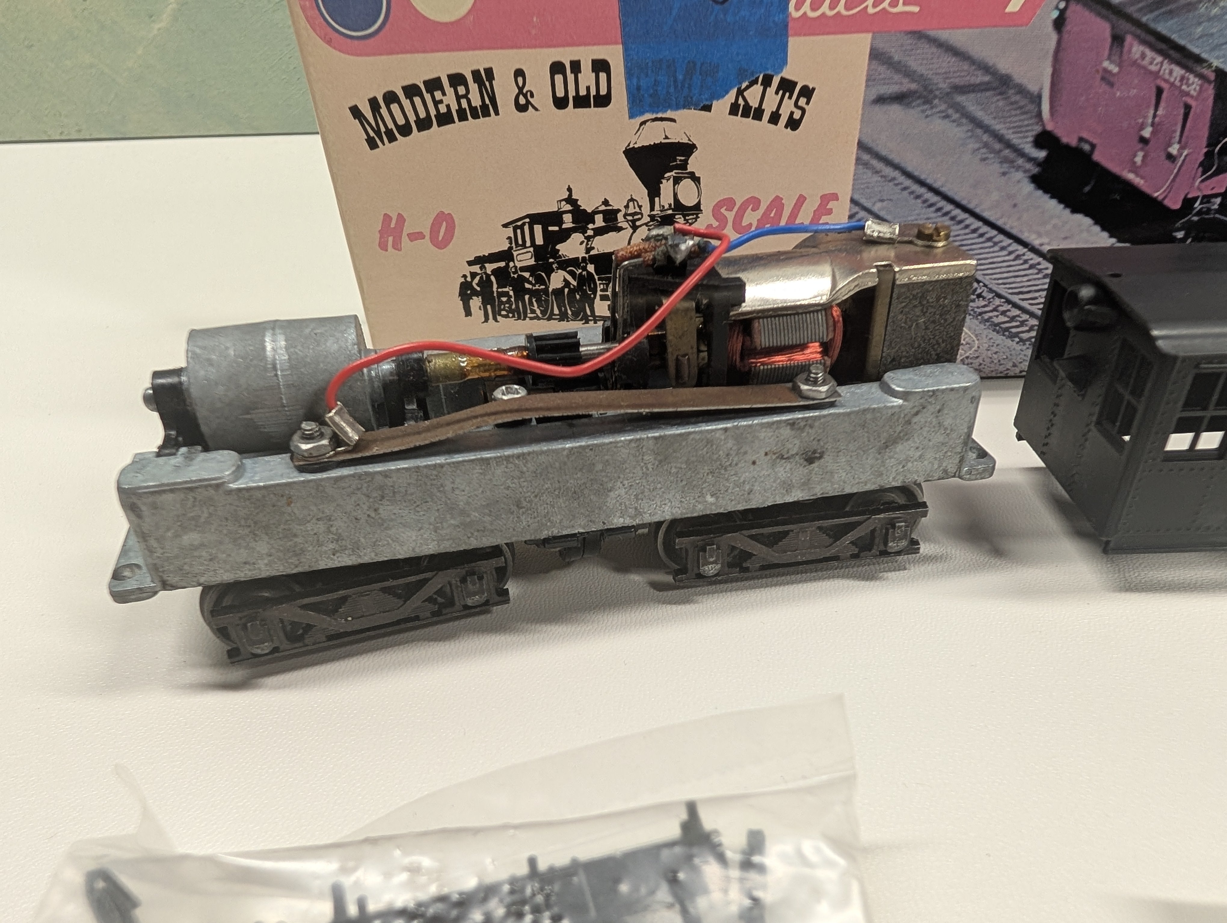 USED Roundhouse HO Scale Flywheel Diesel Track Cleaner Jersey Central Lines #1000 KIT