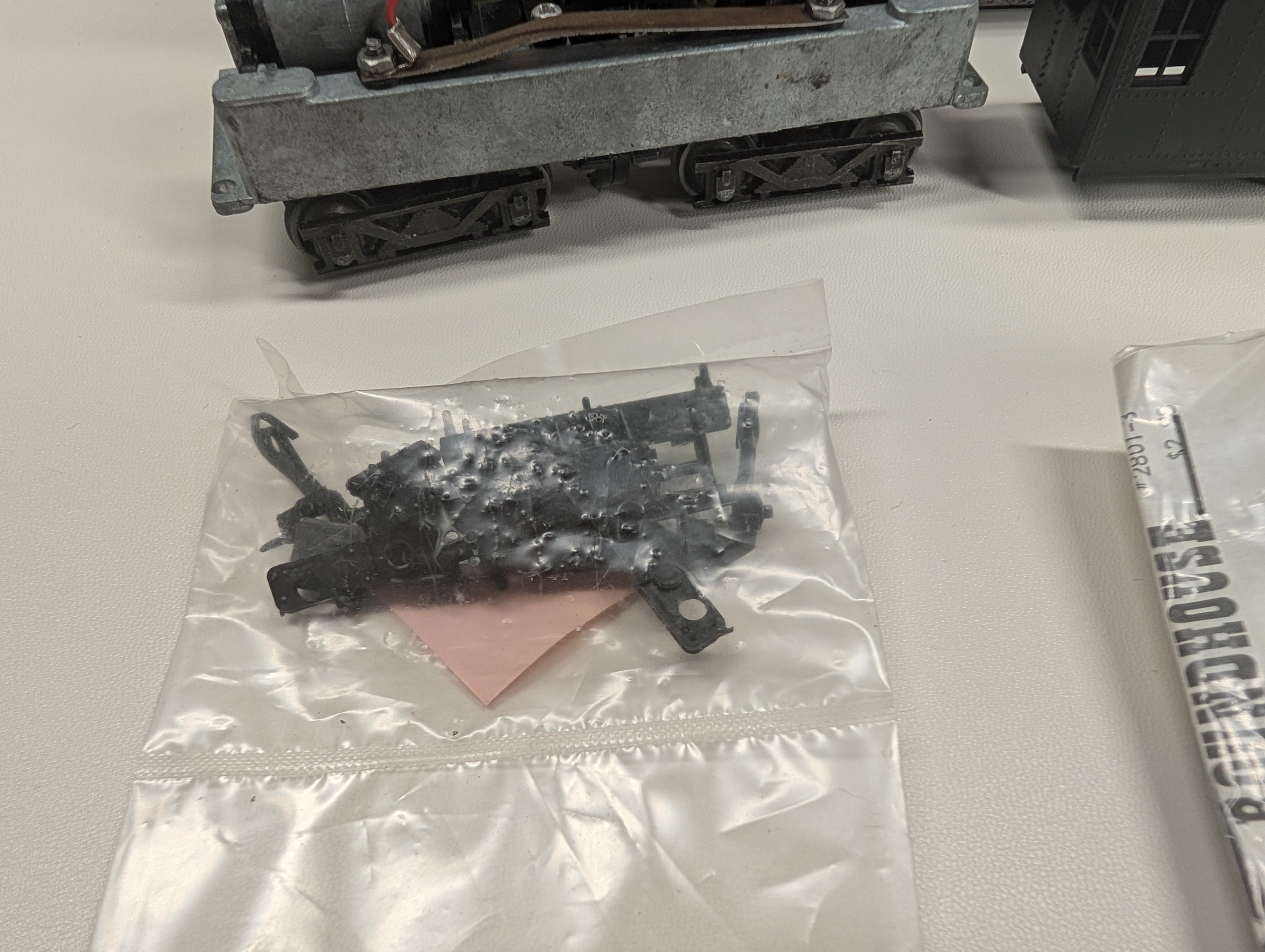 USED Roundhouse HO Scale Flywheel Diesel Track Cleaner Jersey Central Lines #1000 KIT