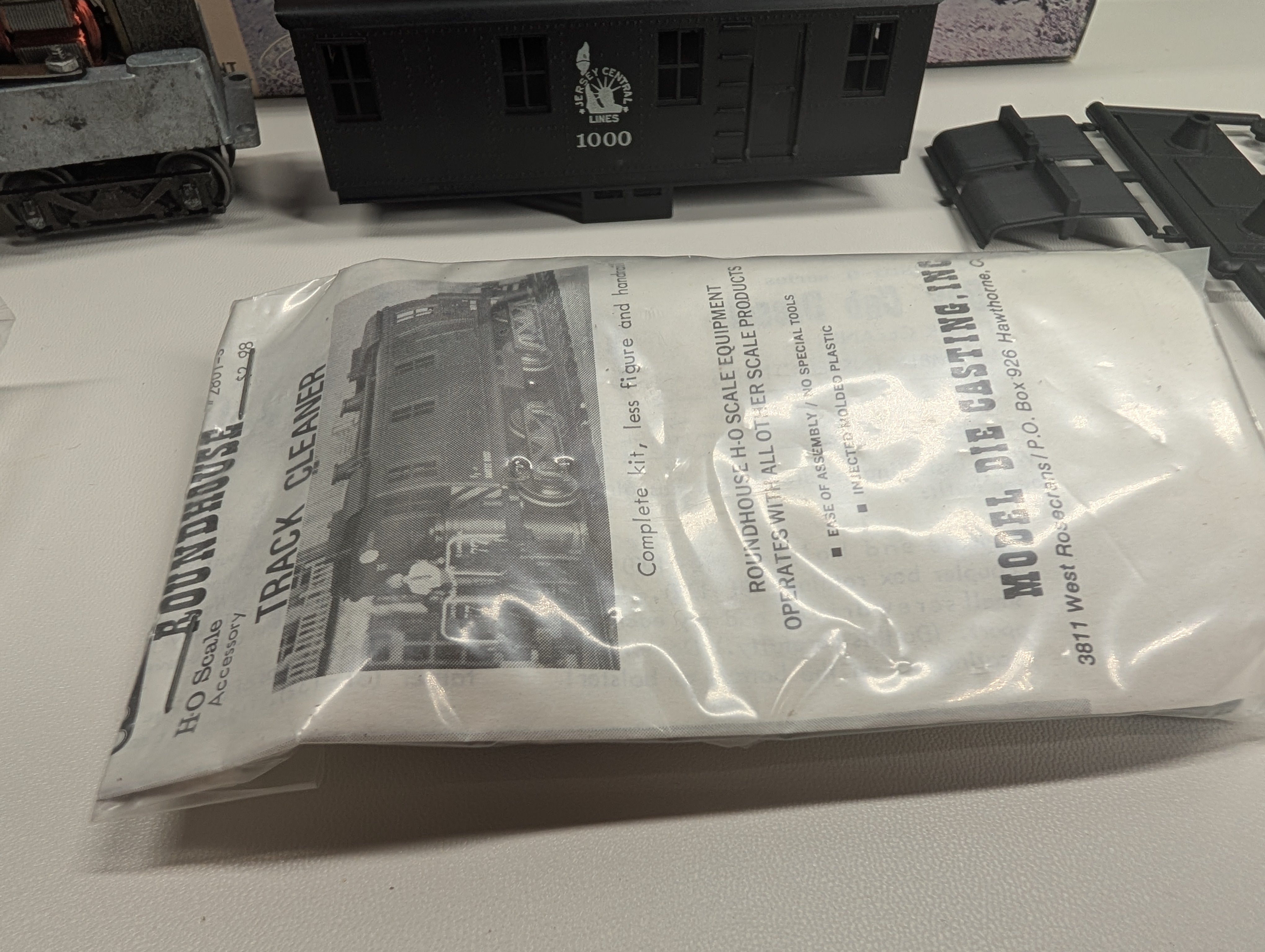 USED Roundhouse HO Scale Flywheel Diesel Track Cleaner Jersey Central Lines #1000 KIT