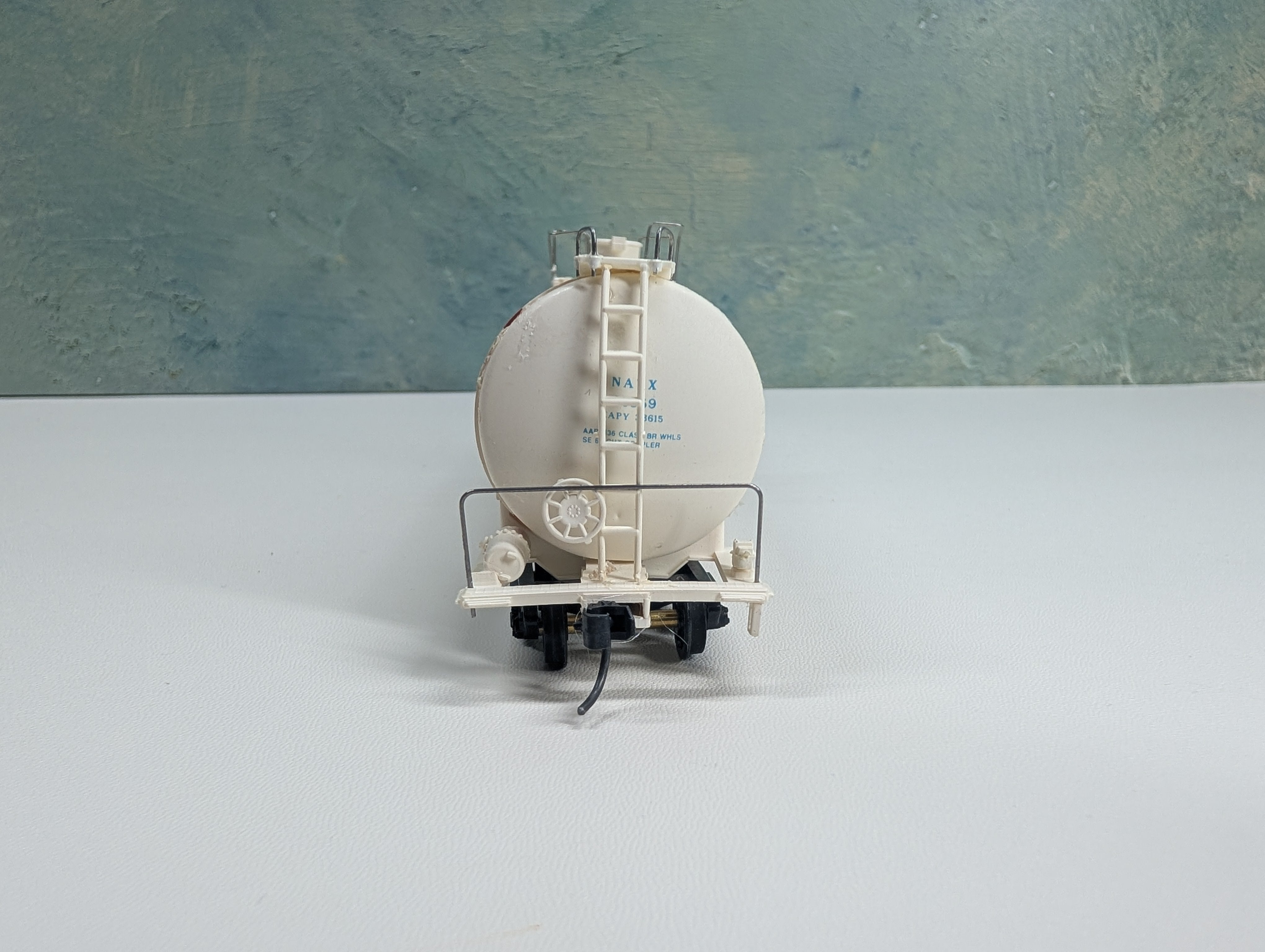 USED Walthers HO Scale 65' High-Pressure Tank Car Aeron NATX #31559