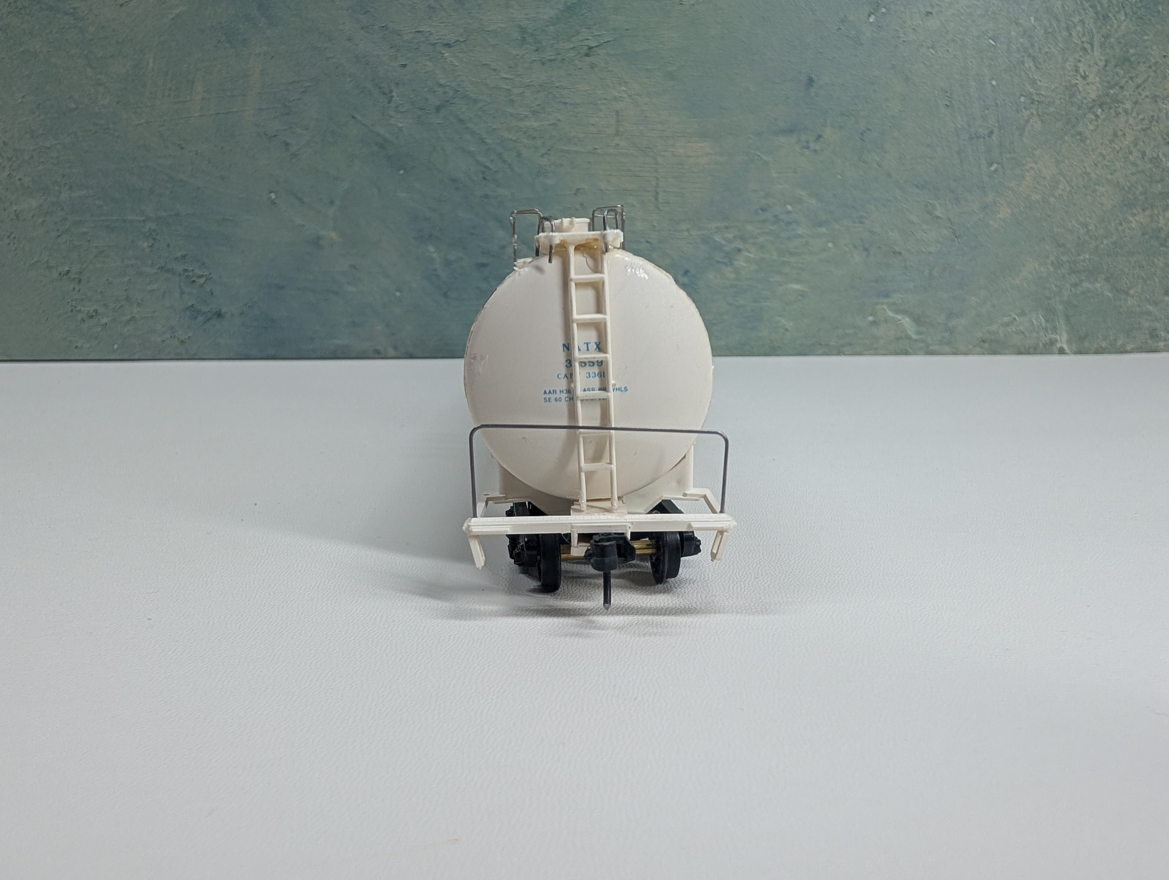 USED Walthers HO Scale 65' High-Pressure Tank Car Aeron NATX #31559