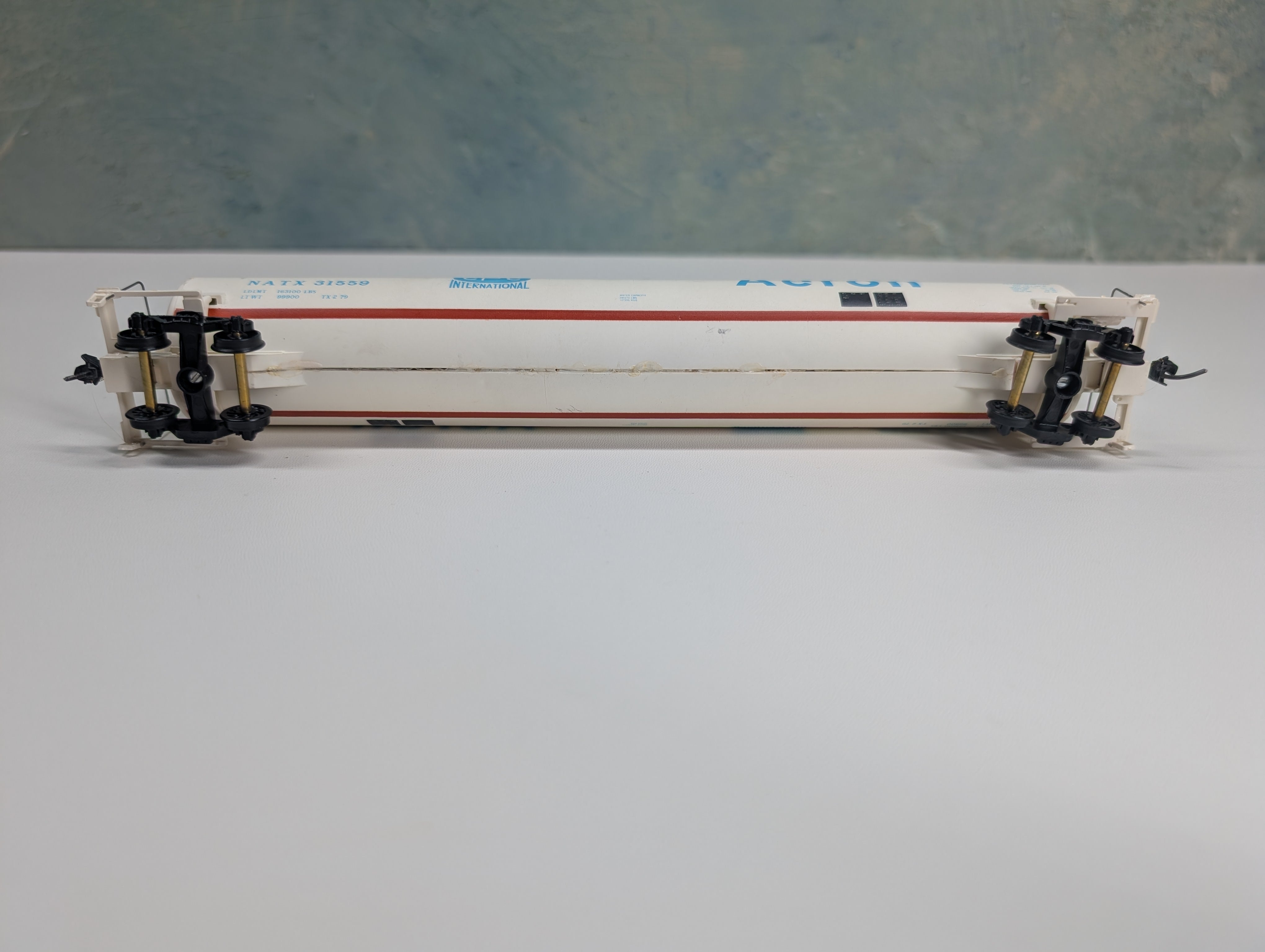 USED Walthers HO Scale 65' High-Pressure Tank Car Aeron NATX #31559