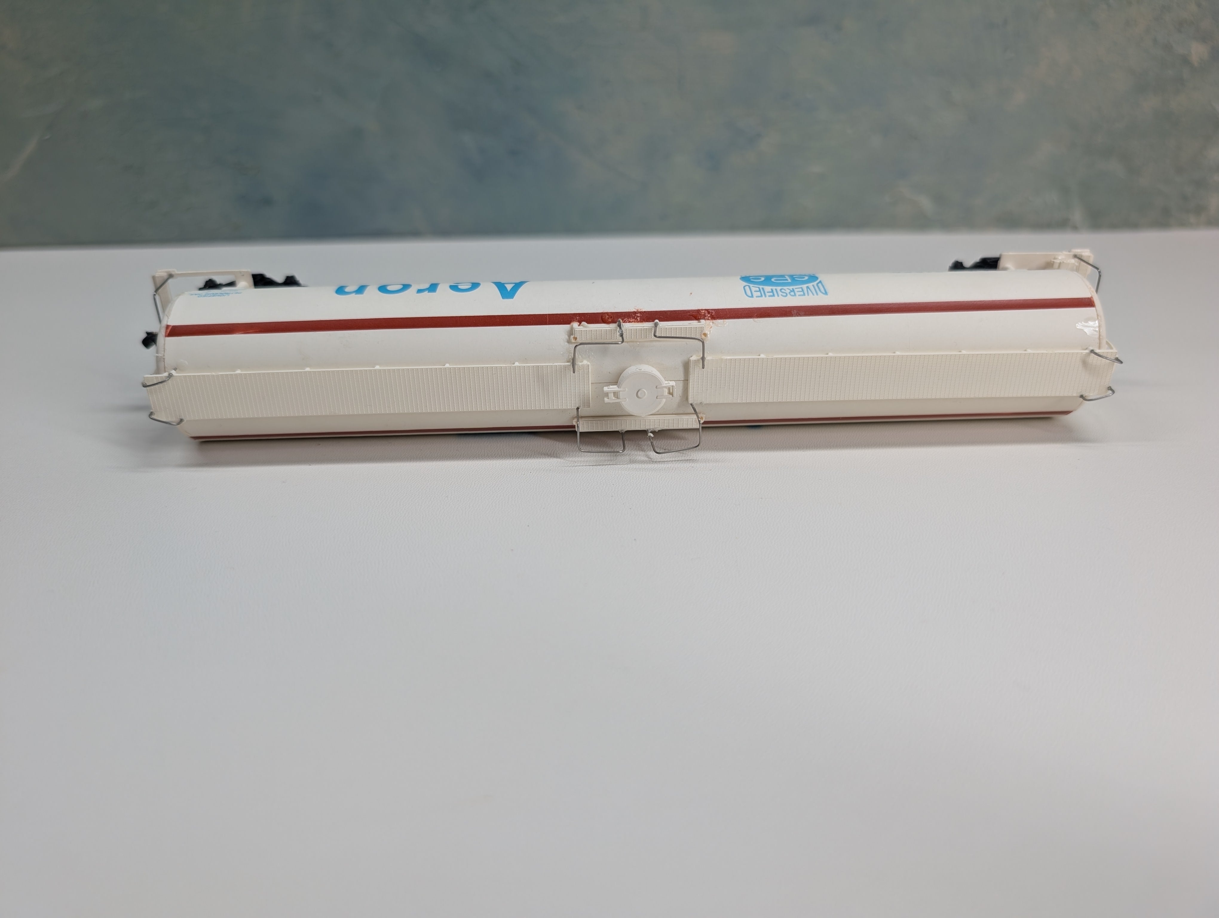 USED Walthers HO Scale 65' High-Pressure Tank Car Aeron NATX #31559