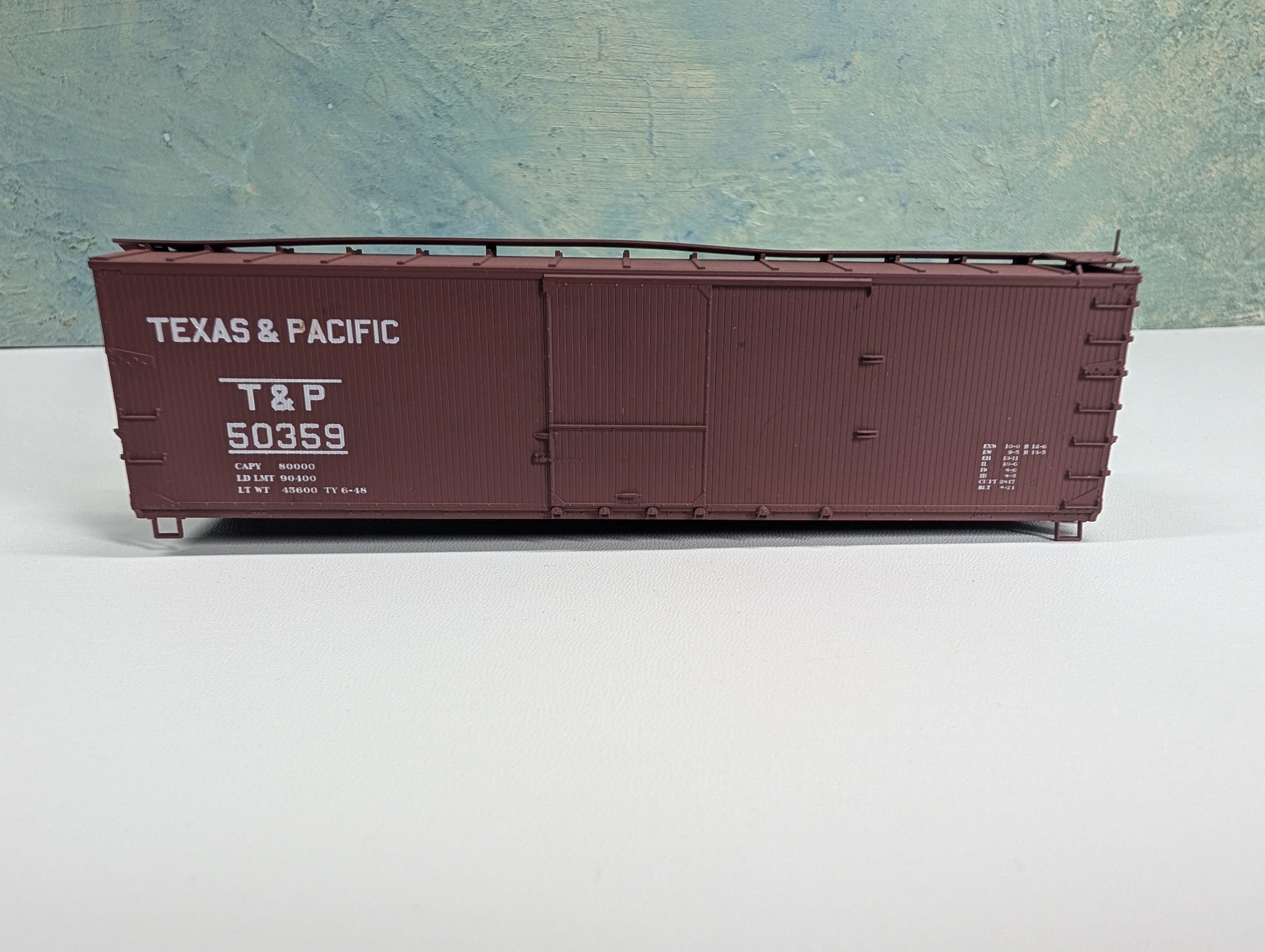 USED Accurail 4618 HO Scale 40' USRA Double Sheath Box Car Texas and Pacific T&P #50359 Started KIT
