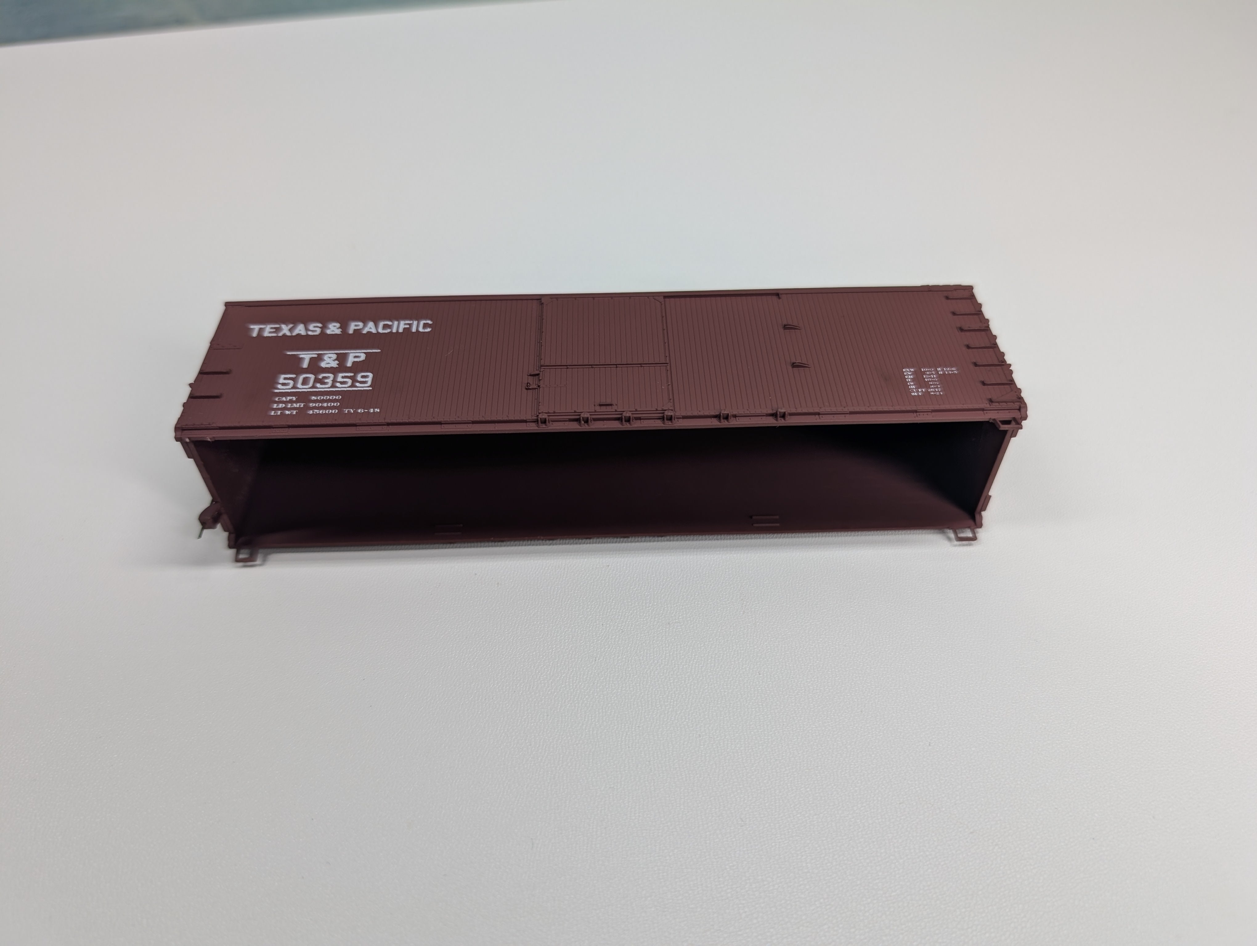 USED Accurail 4618 HO Scale 40' USRA Double Sheath Box Car Texas and Pacific T&P #50359 Started KIT