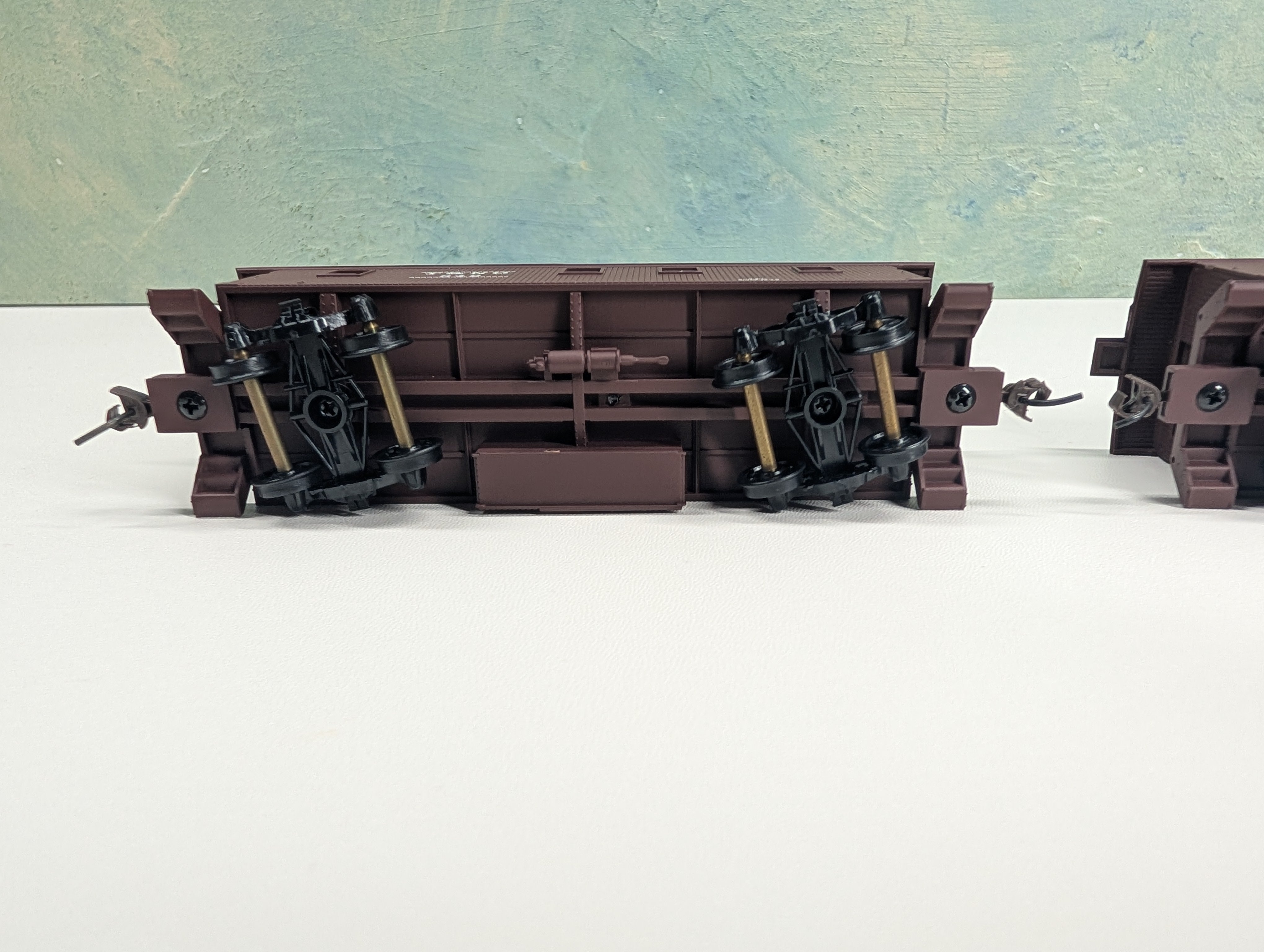 USED Walthers 932-27604 HO Scale C-30-1 Wood Caboose 2 Car Pack Southern Pacific T&NO #342, 276