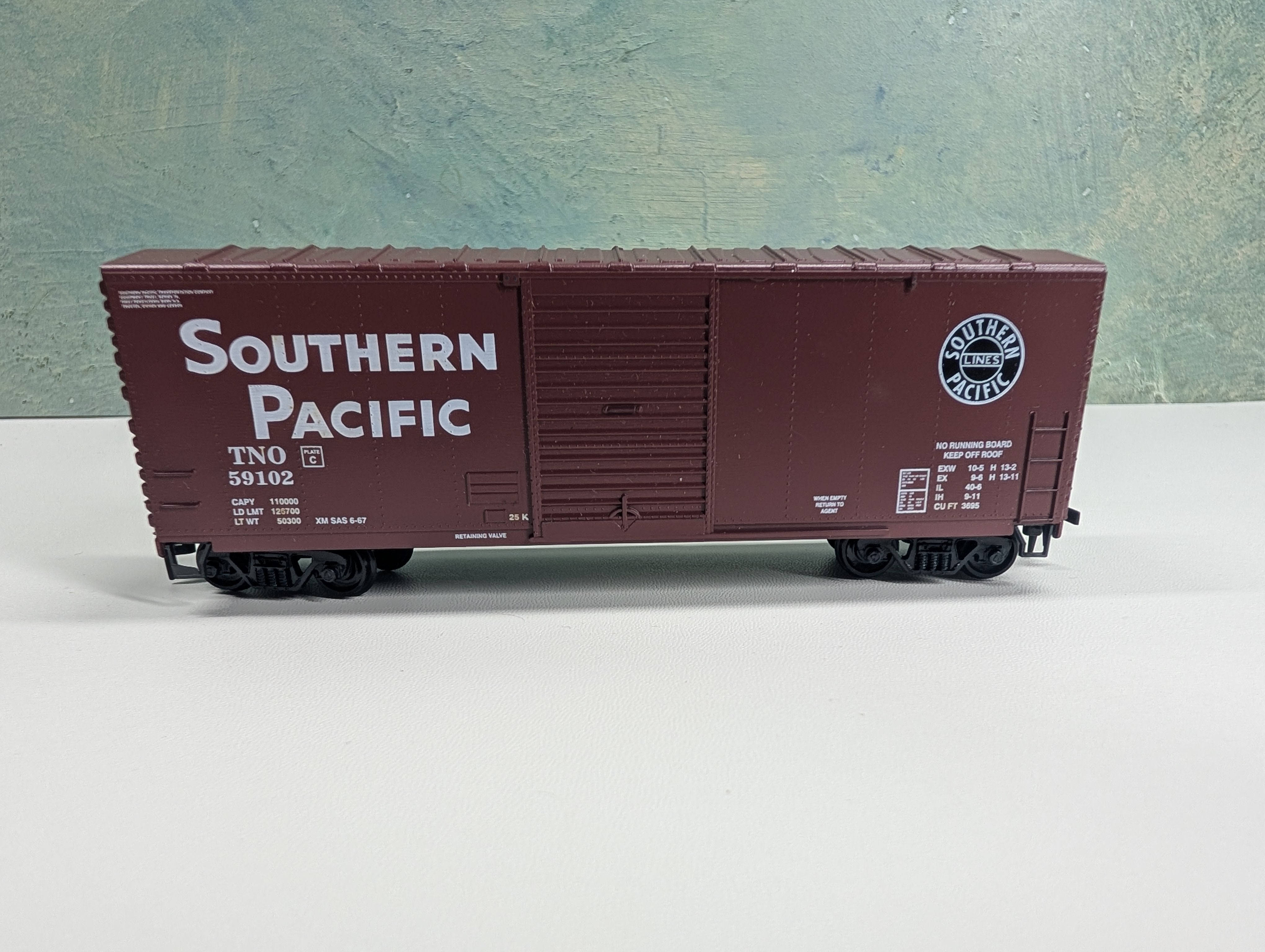 USED Roundhouse 1101 HO Scale 40' AAR Modern Box Car Southern Pacific TNO #59102