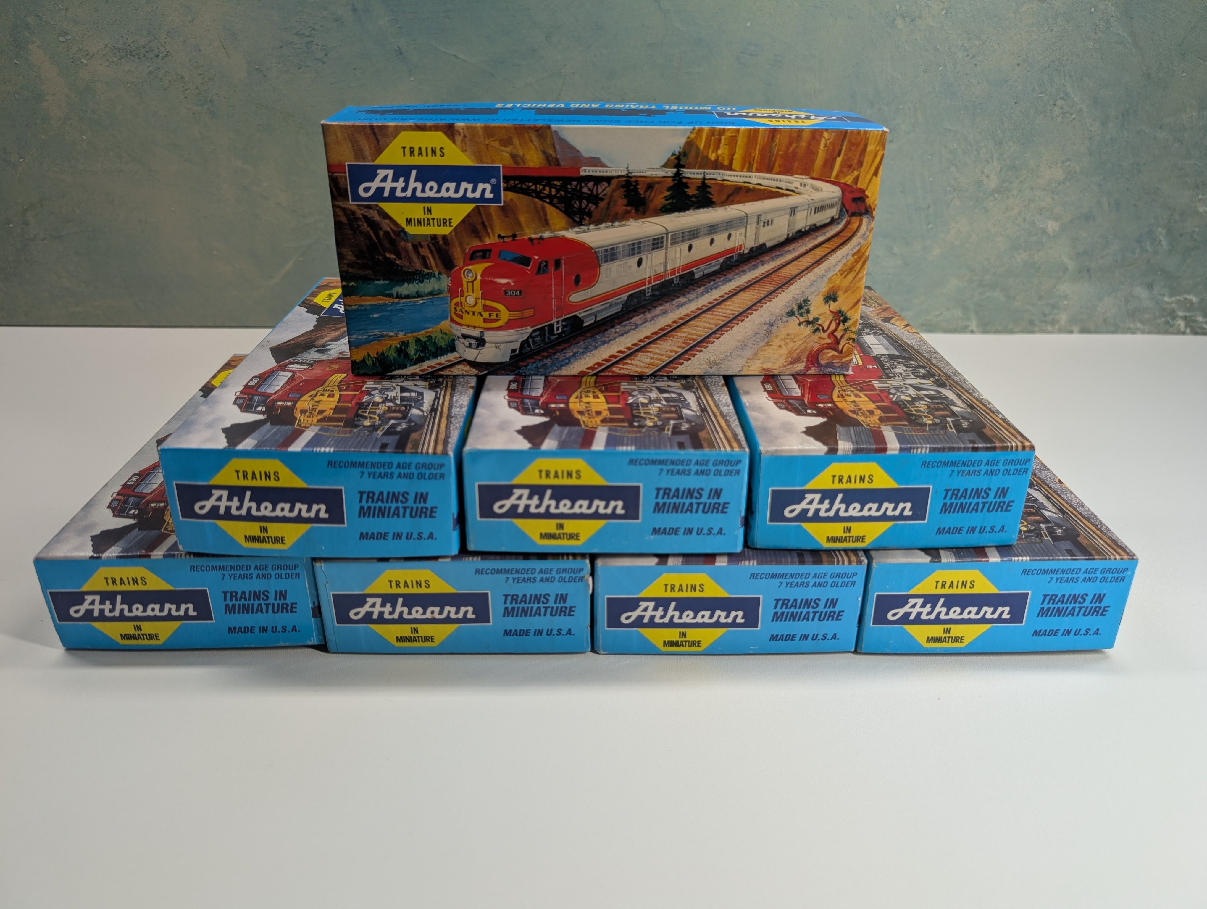 USED Roundhouse HO Scale Empty Train Boxes for Storage (8 pcs)