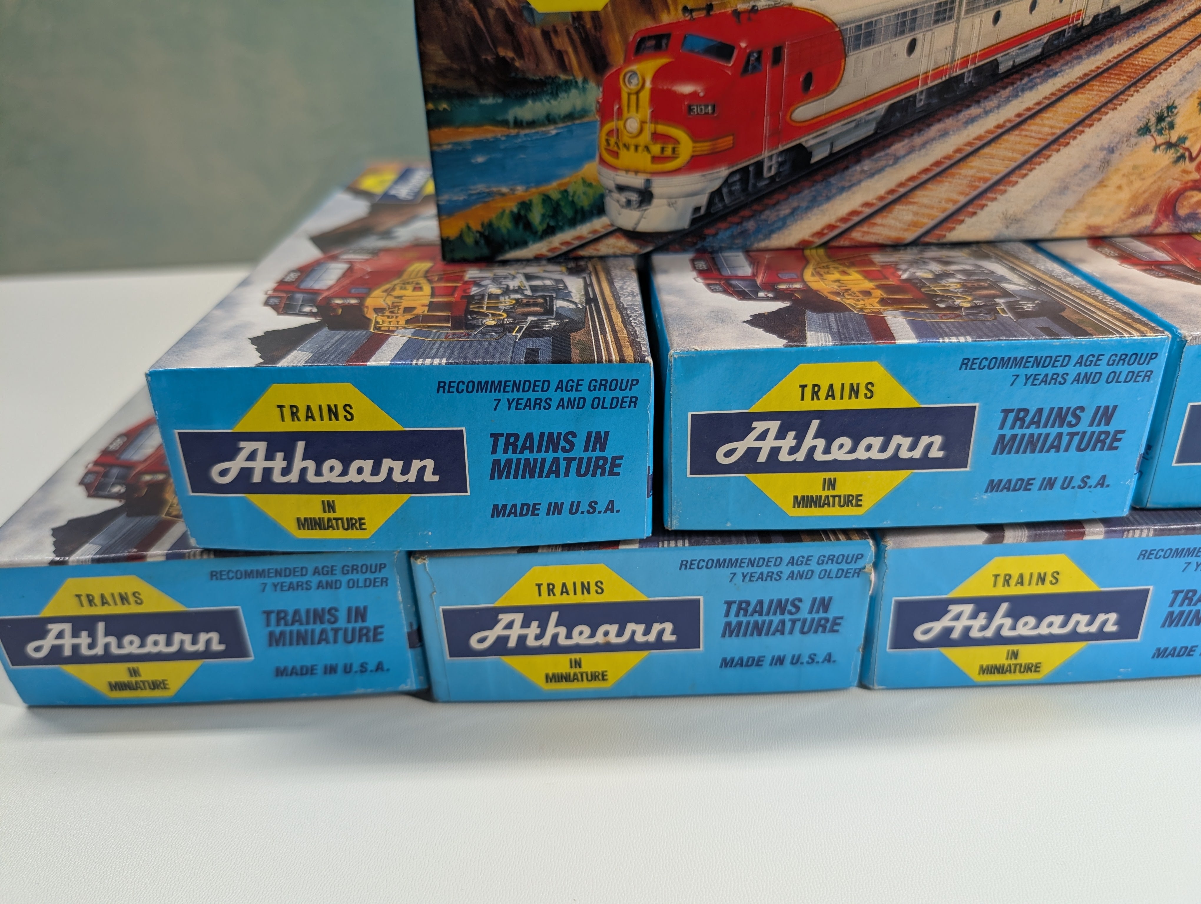 USED Roundhouse HO Scale Empty Train Boxes for Storage (8 pcs)