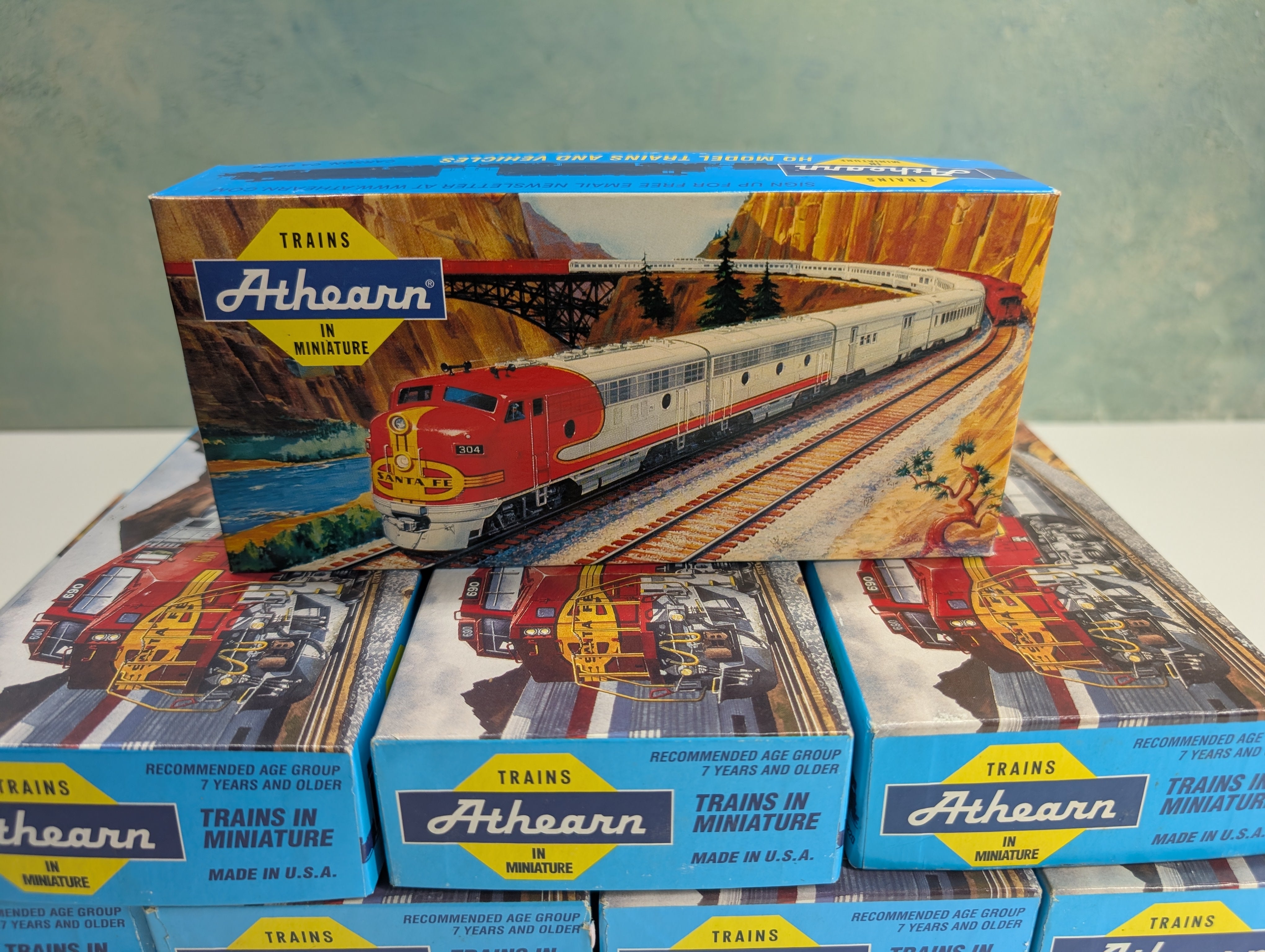 USED Roundhouse HO Scale Empty Train Boxes for Storage (8 pcs)