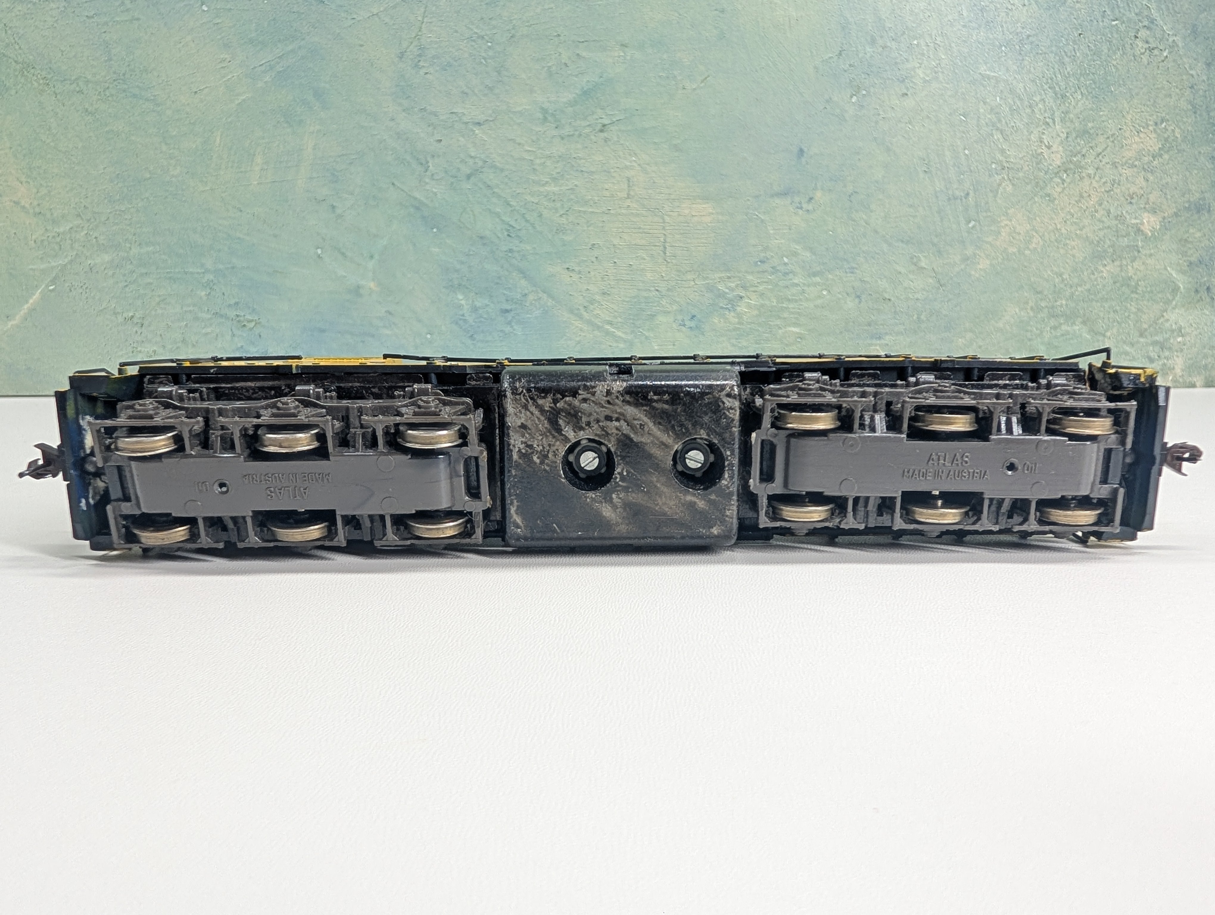 USED Atlas HO Scale SD-35 Diesel Locomotive Santa Fe #1001 Runs Great DC