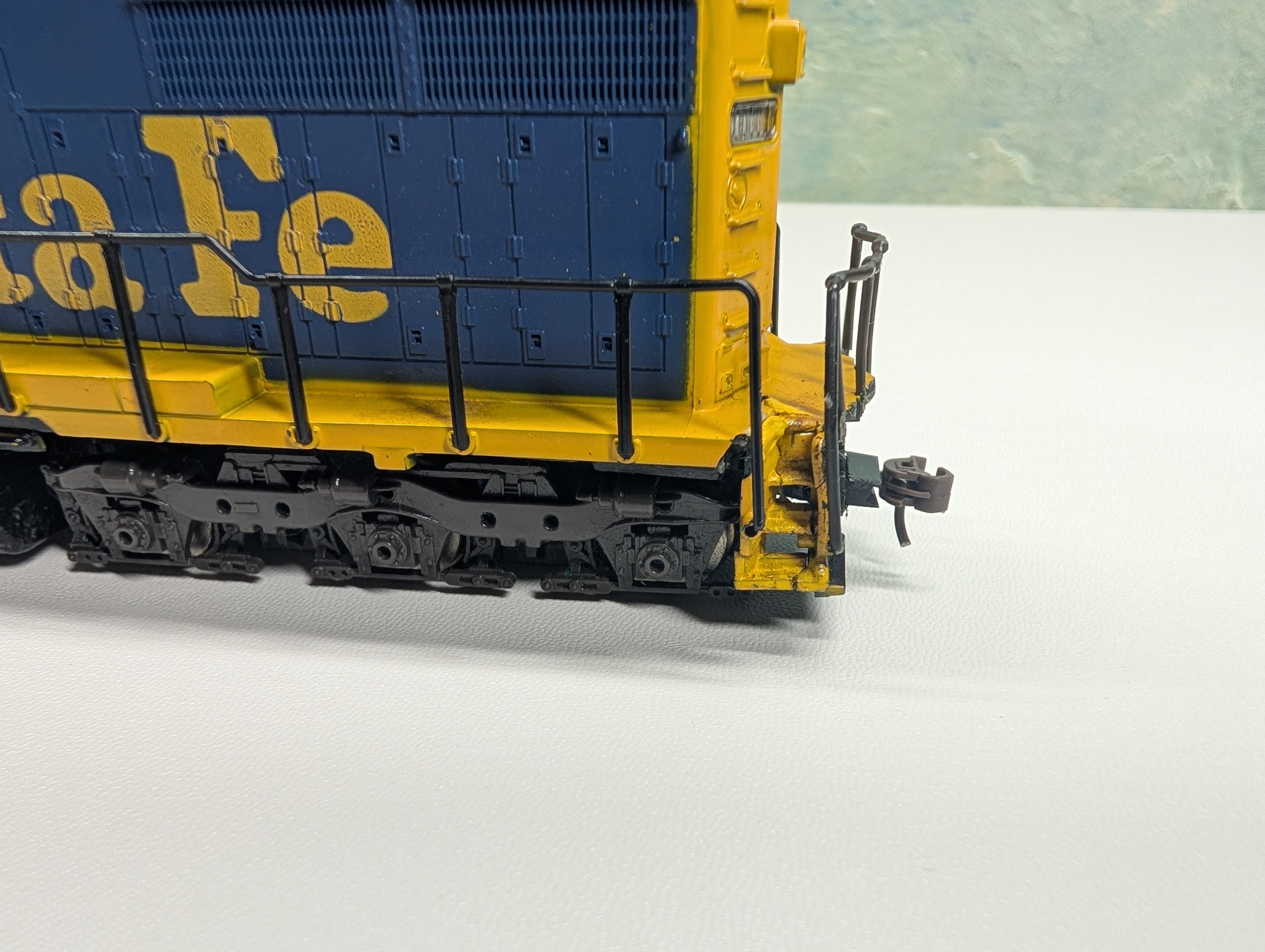 USED Atlas HO Scale SD-35 Diesel Locomotive Santa Fe #1001 Runs Great DC