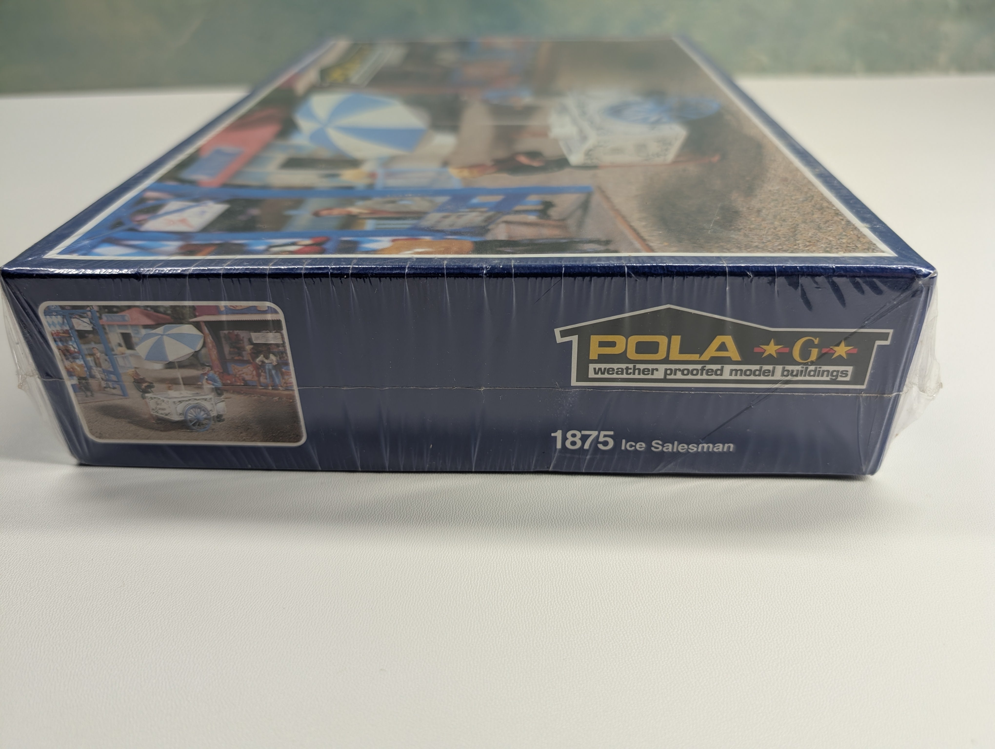 Pola 1875 G Scale Carnival Ice Cream Cart, Ice Cream Salesman