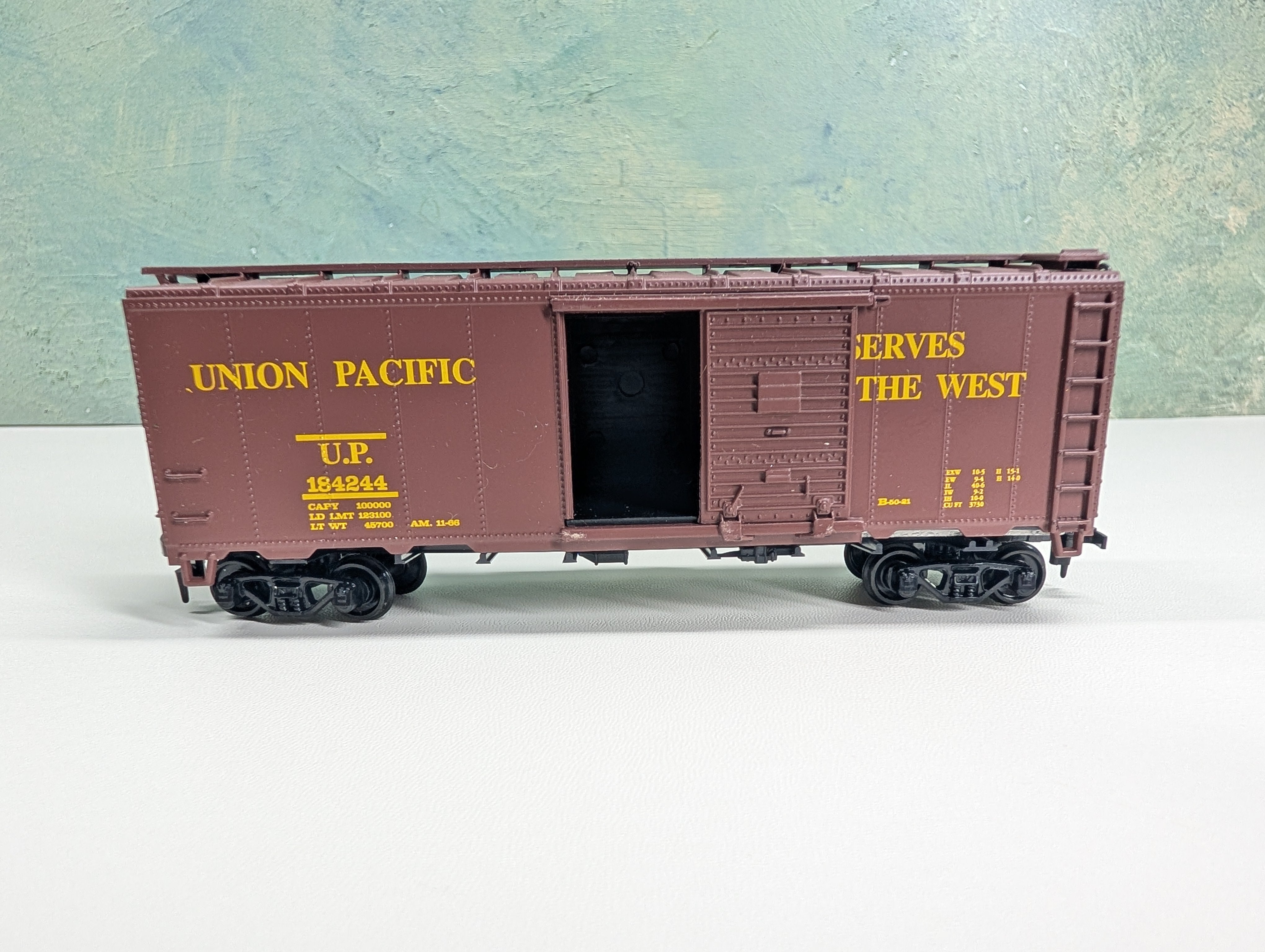 USED Athearn HO Scale 40' Box Car Union Pacific UP #184244