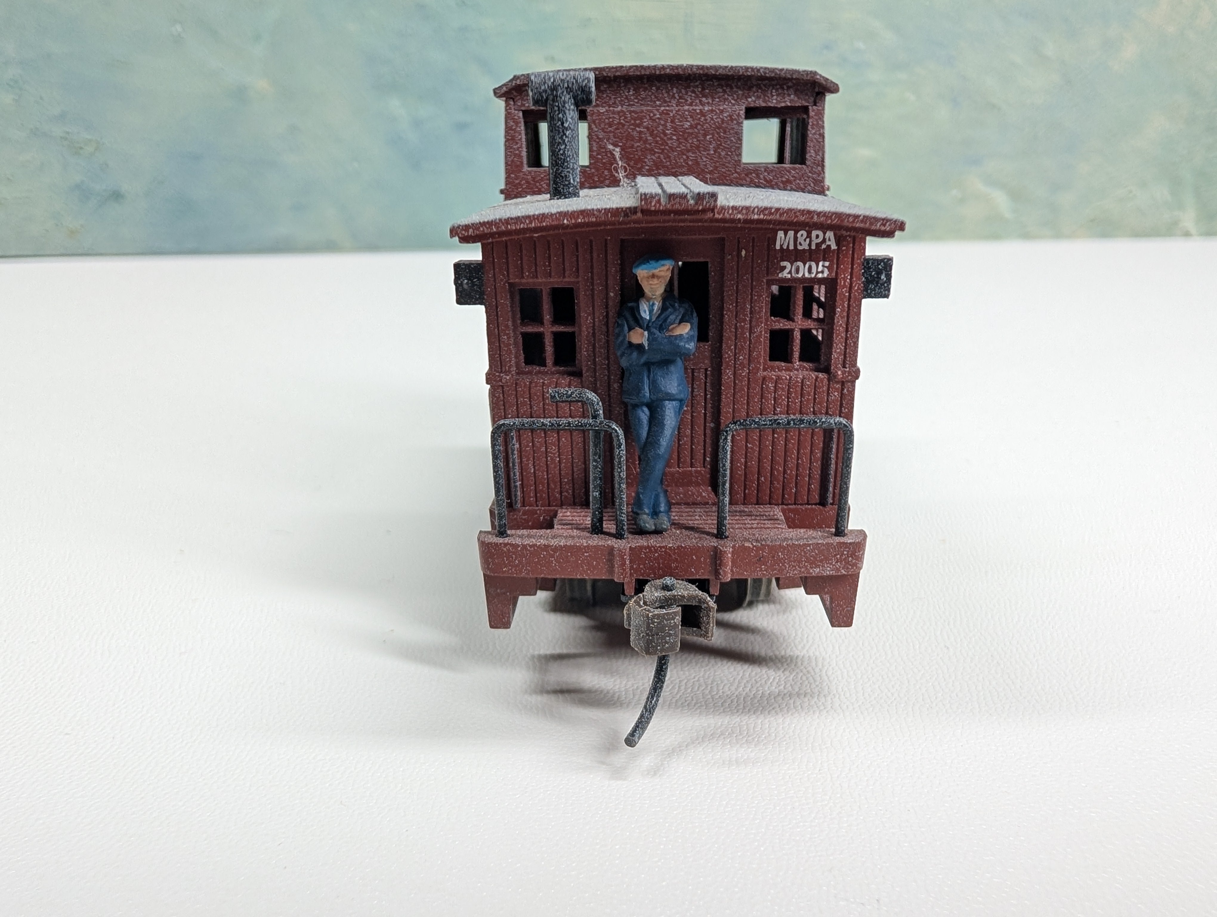 USED HO Scale Bobber Caboose w/ Figure Maryland & Pennsylvania #2005 Weathered