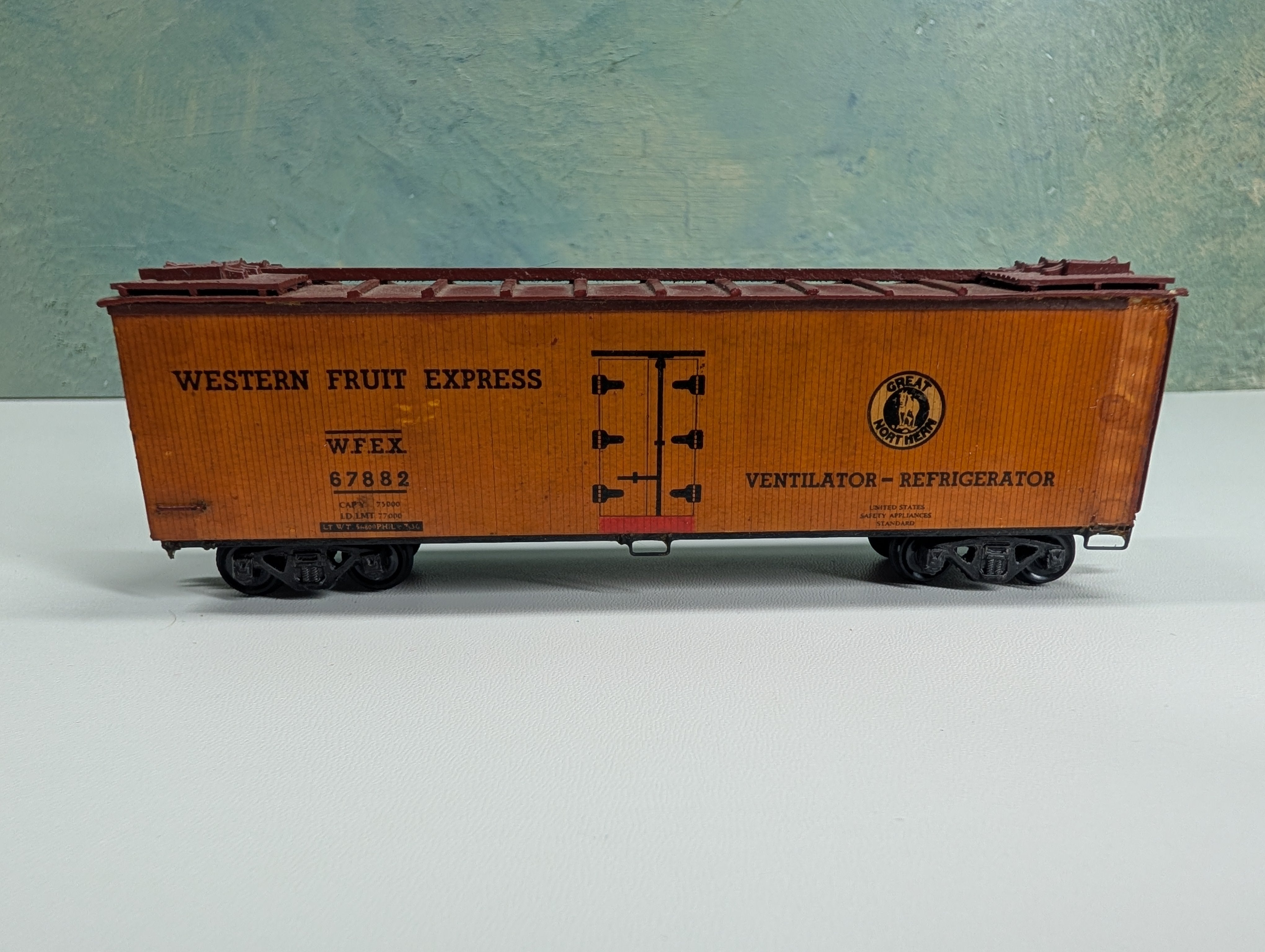USED HO Scale Wooden Reefer Great Northern WFEX #67882