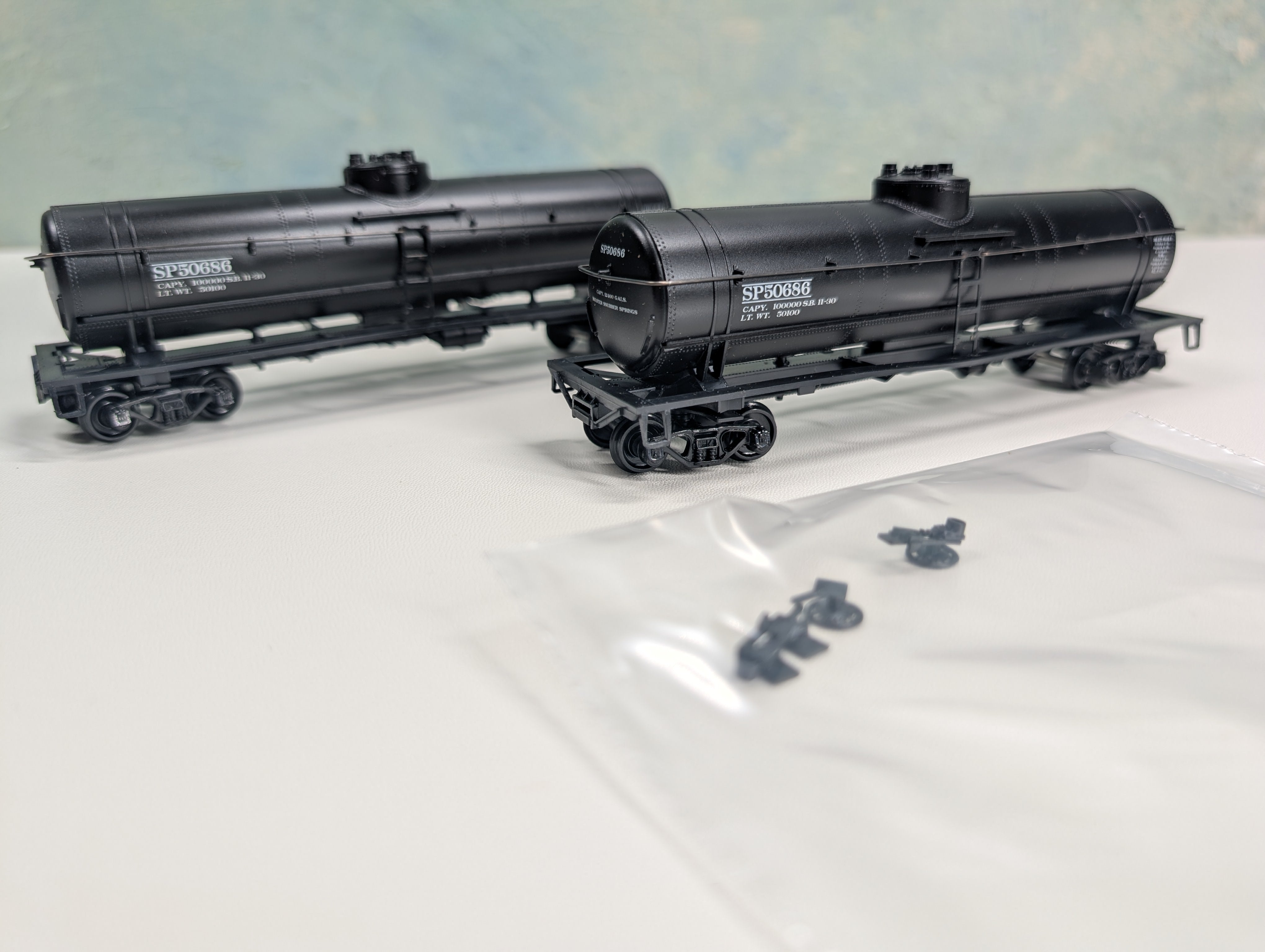 USED Athearn HO Scale Single Dome Tank Cars Southern Pacific SP #50686 (2 pcs)