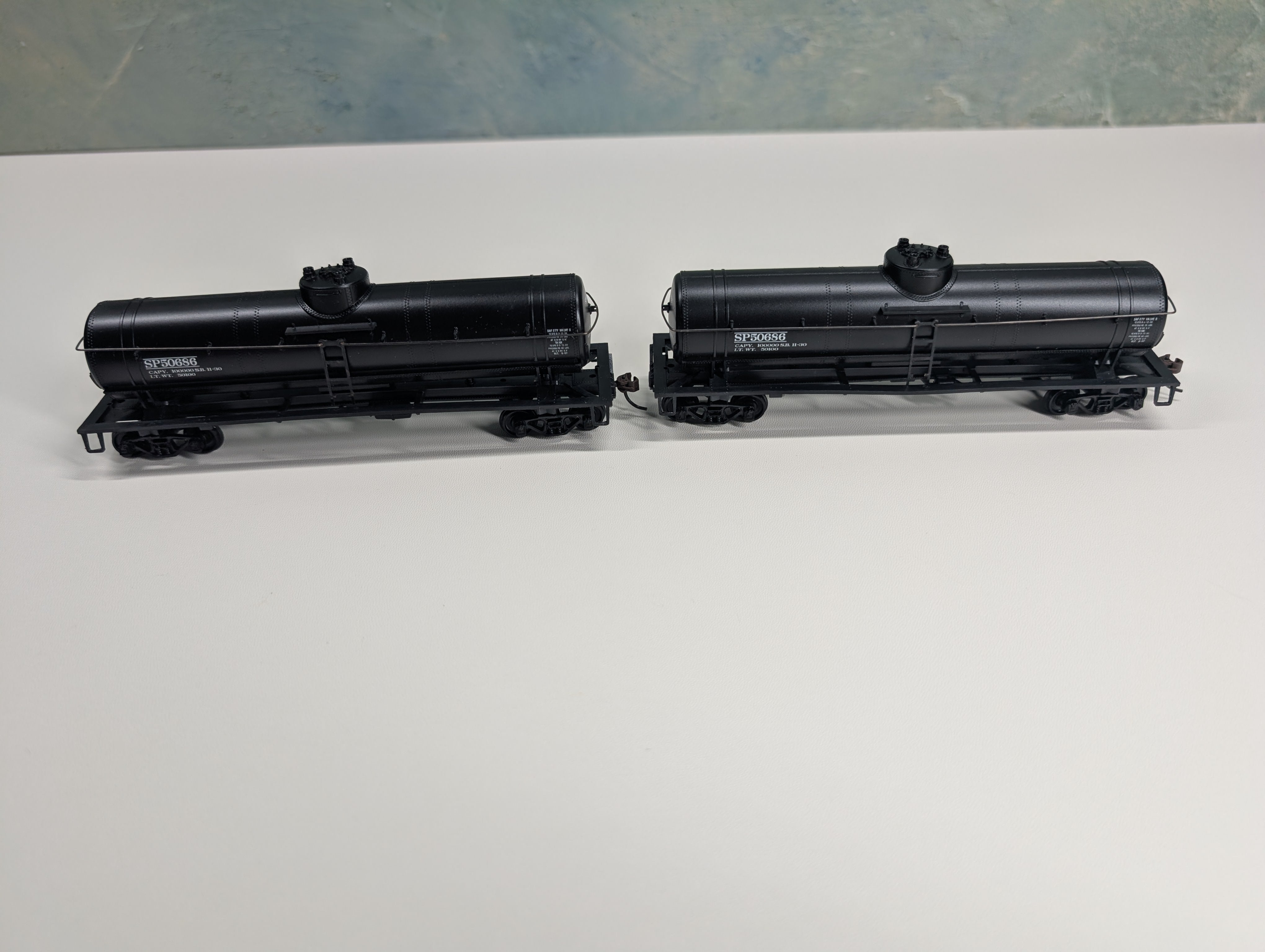 USED Athearn HO Scale Single Dome Tank Cars Southern Pacific SP #50686 (2 pcs)