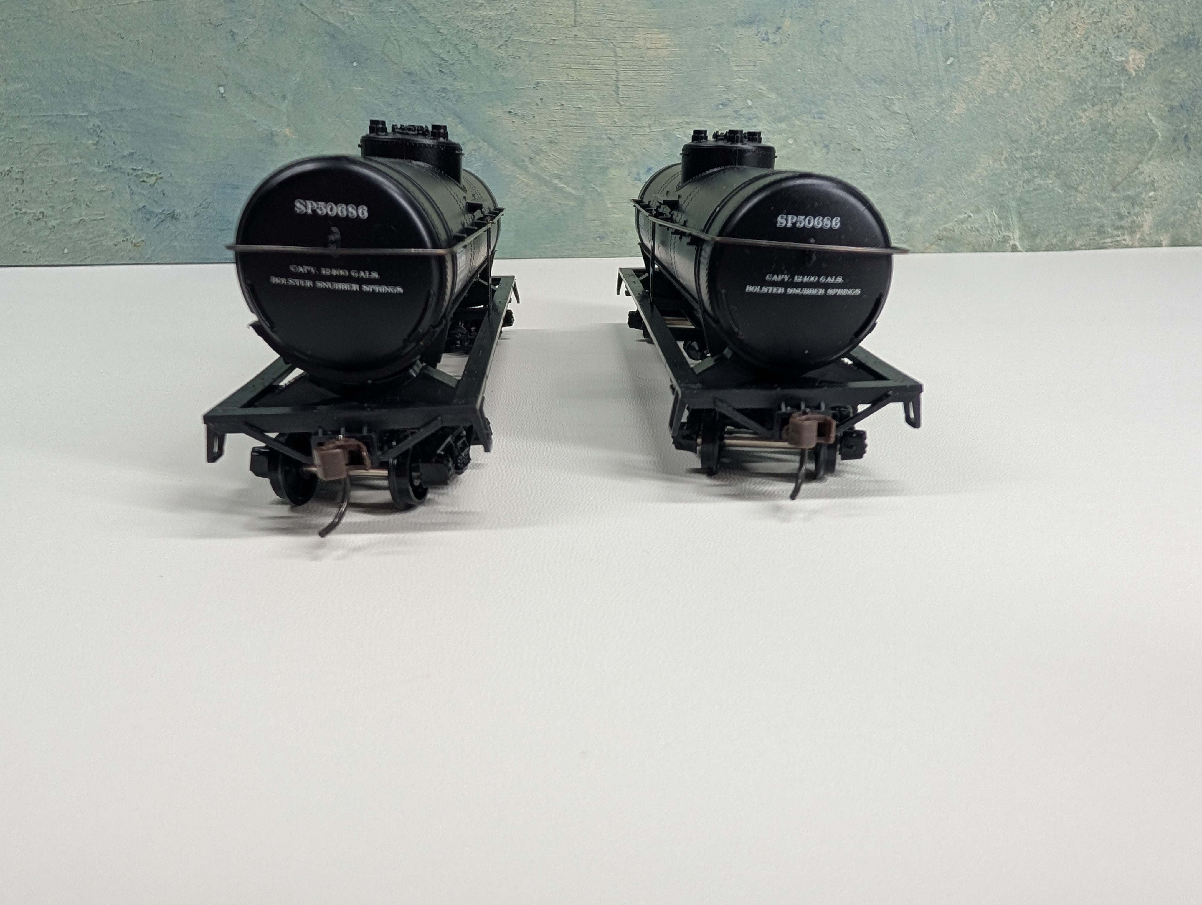 USED Athearn HO Scale Single Dome Tank Cars Southern Pacific SP #50686 (2 pcs)