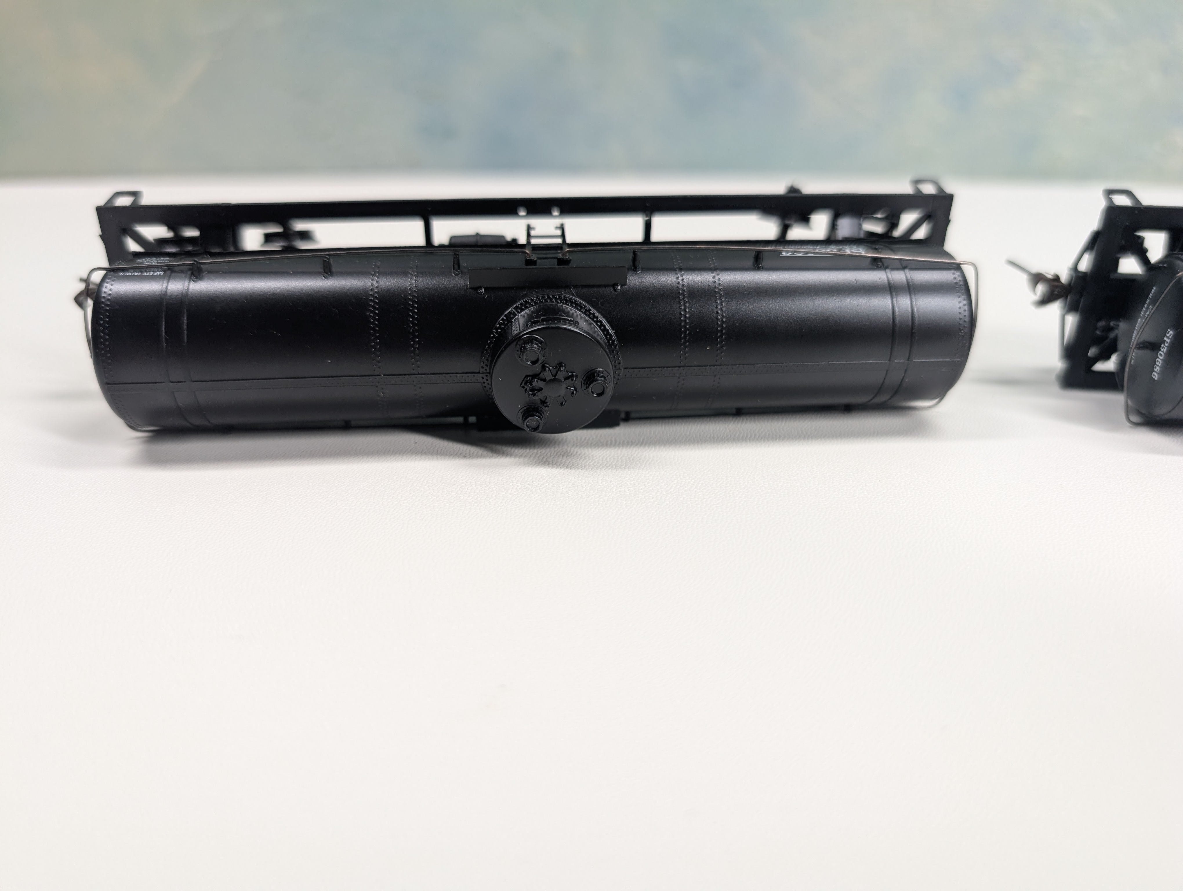 USED Athearn HO Scale Single Dome Tank Cars Southern Pacific SP #50686 (2 pcs)