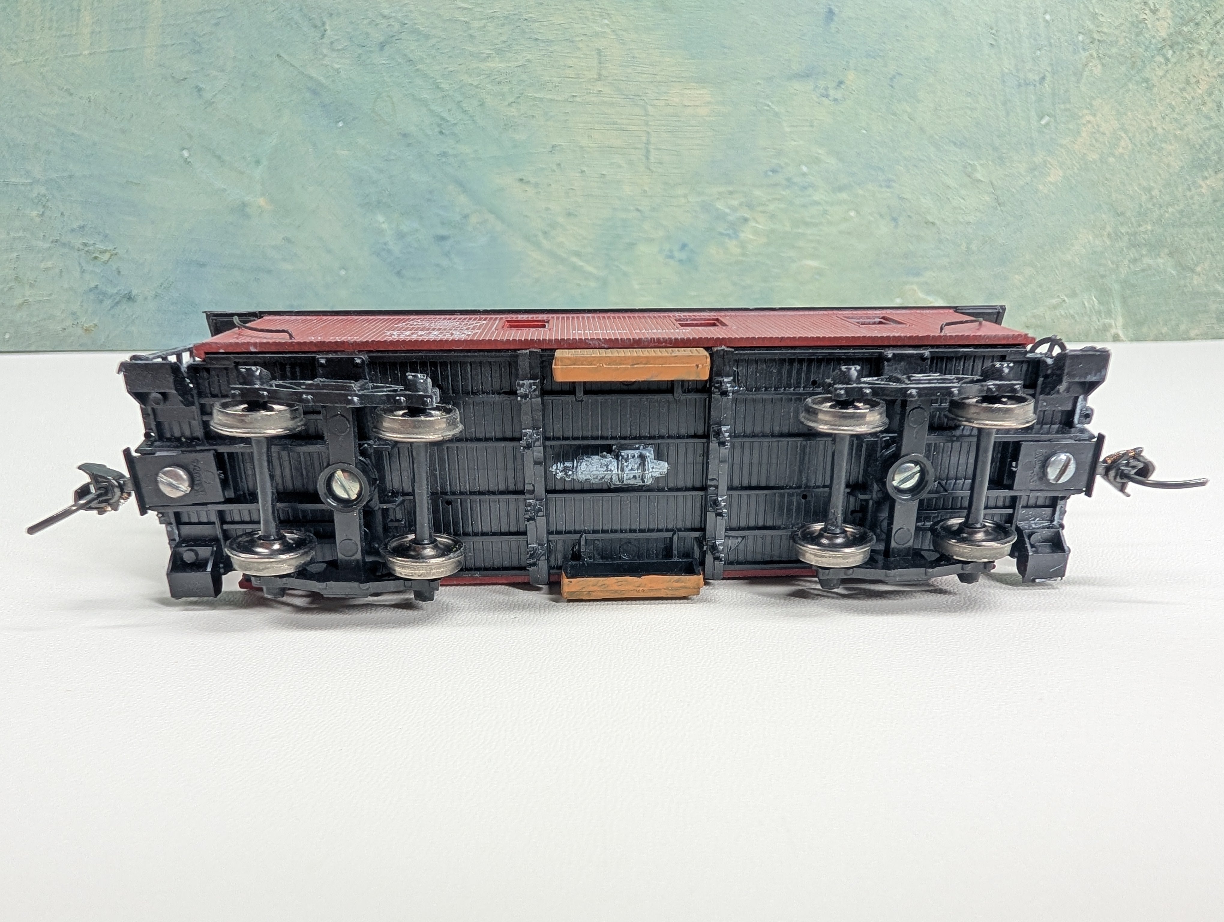 USED Roundhouse HO Scale Wooden Terminal Caboose Milwaukee Road MILW #01308 Weathered