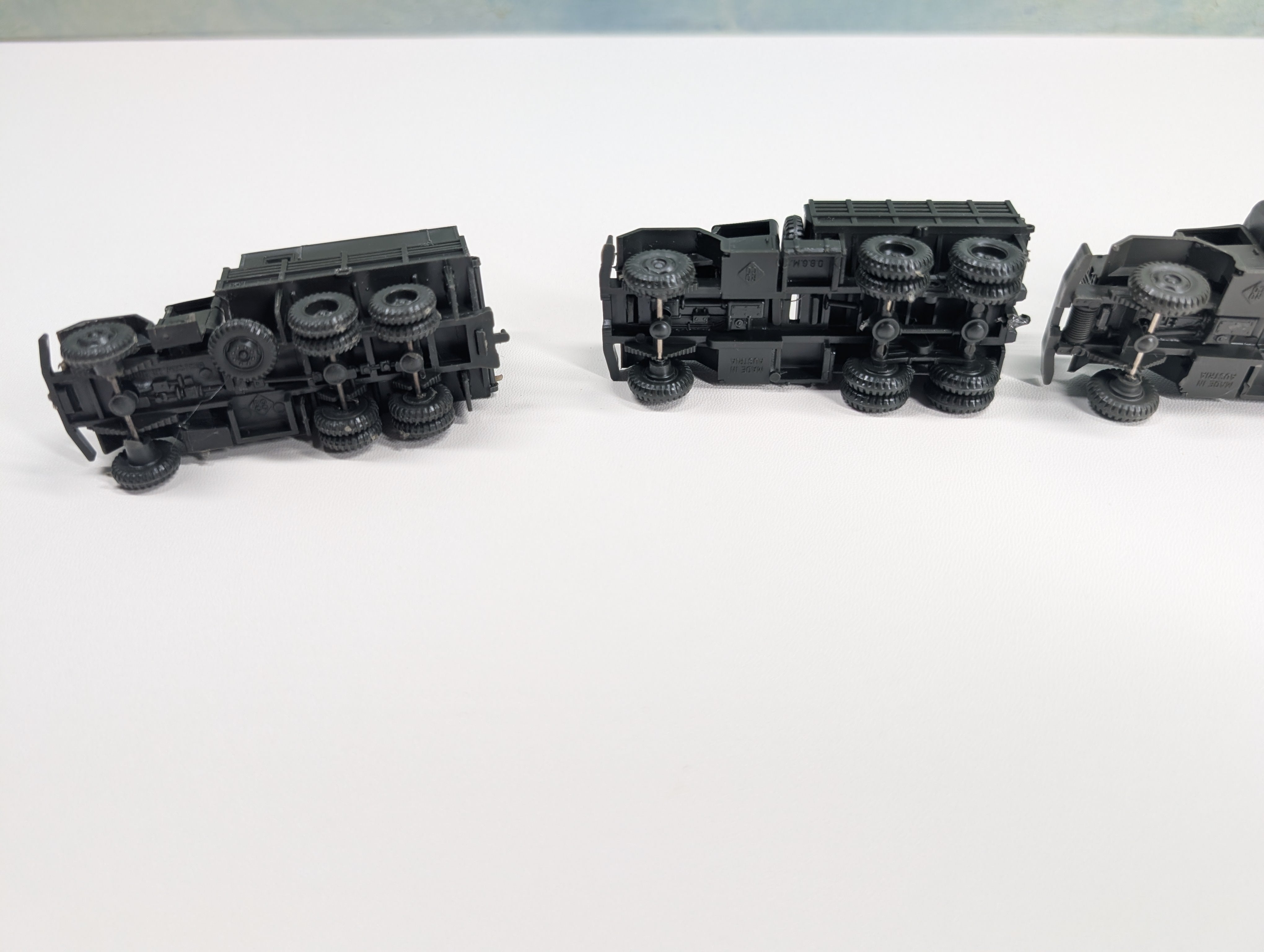 USED Roco HO Scale Lot of Army Vehicles w/ Figures (4 pcs)