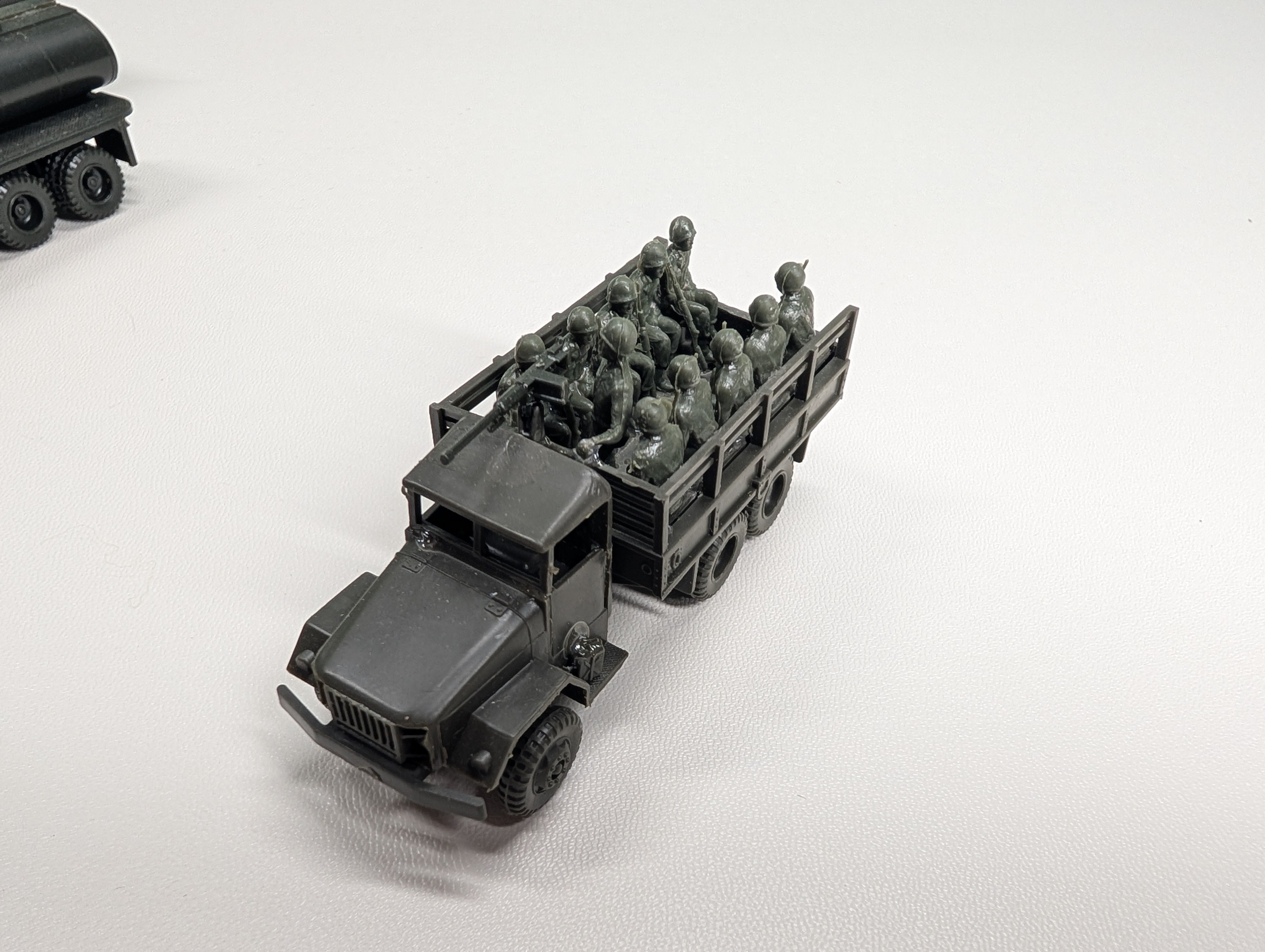 USED Roco HO Scale Lot of Army Vehicles w/ Figures (4 pcs)