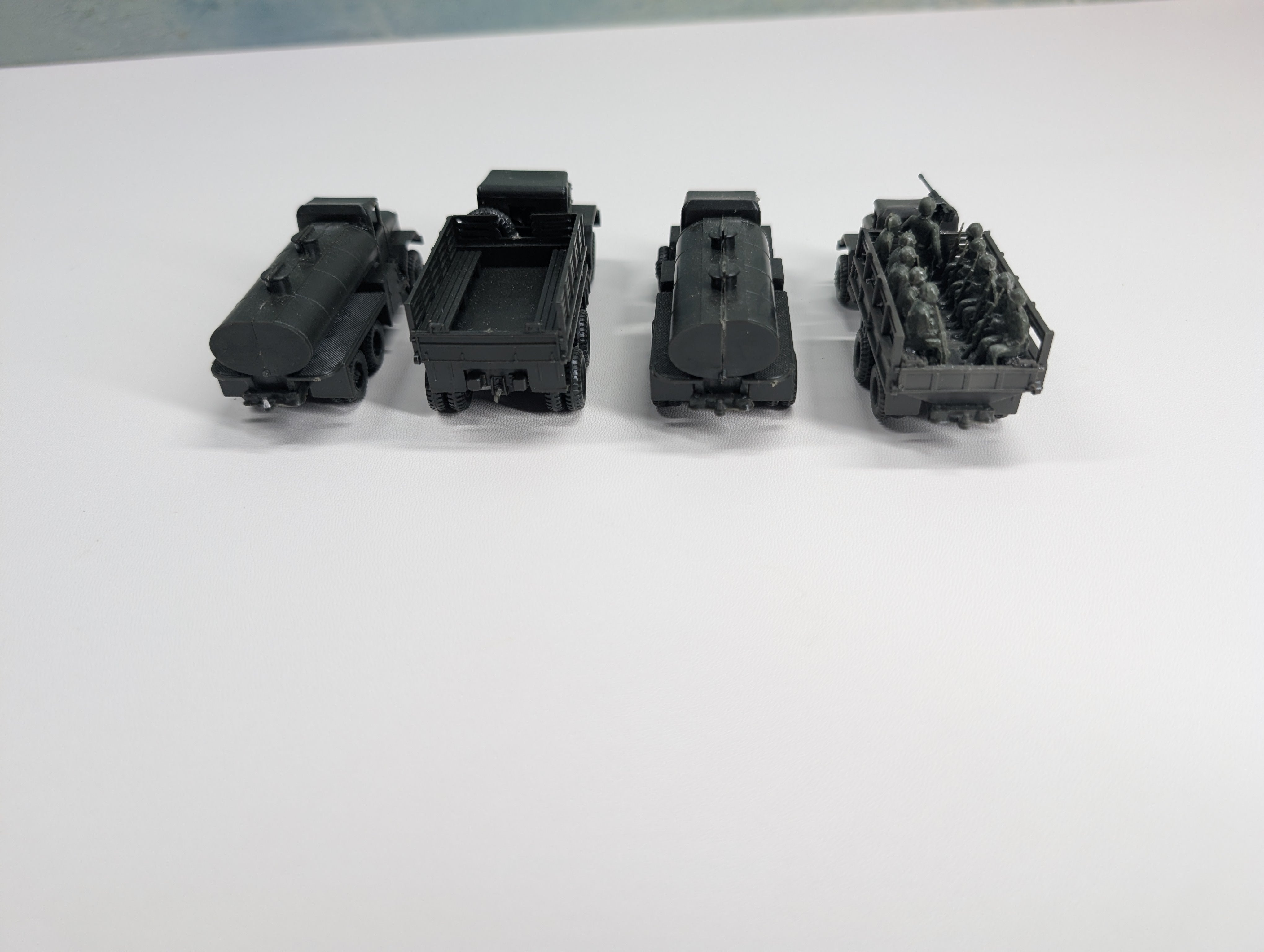USED Roco HO Scale Lot of Army Vehicles w/ Figures (4 pcs)