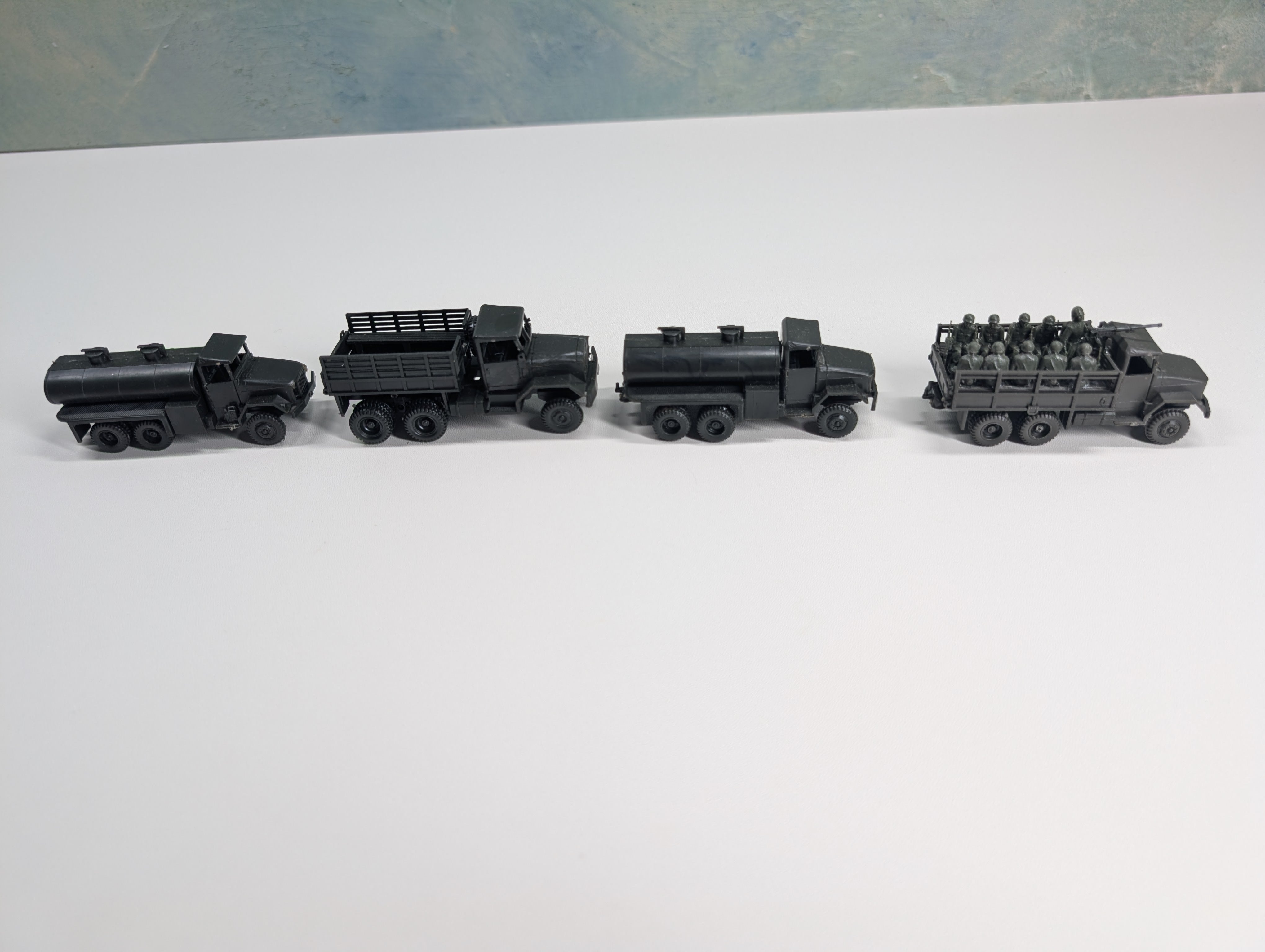 USED Roco HO Scale Lot of Army Vehicles w/ Figures (4 pcs)