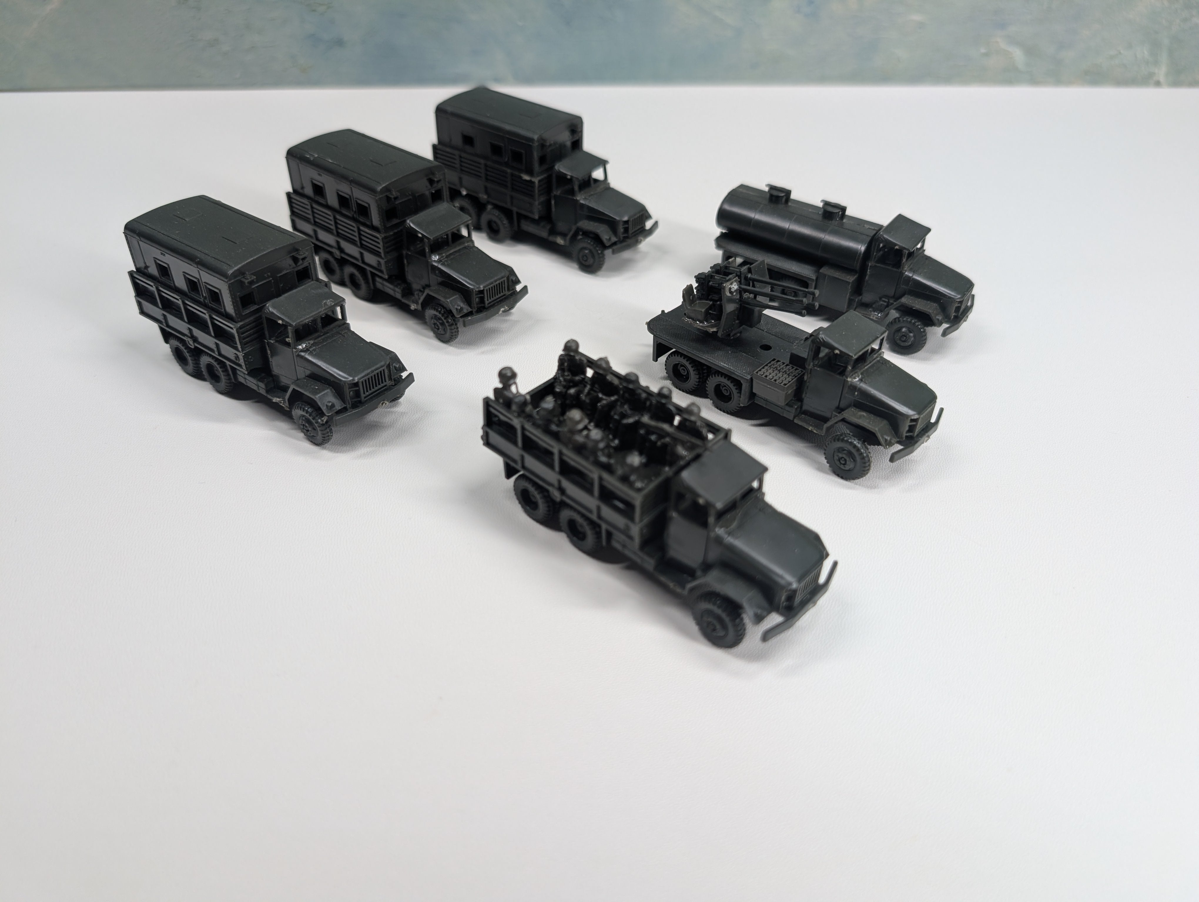 USED Roco HO Scale Lot of Army Vehicles w/ Figures (6 pcs)