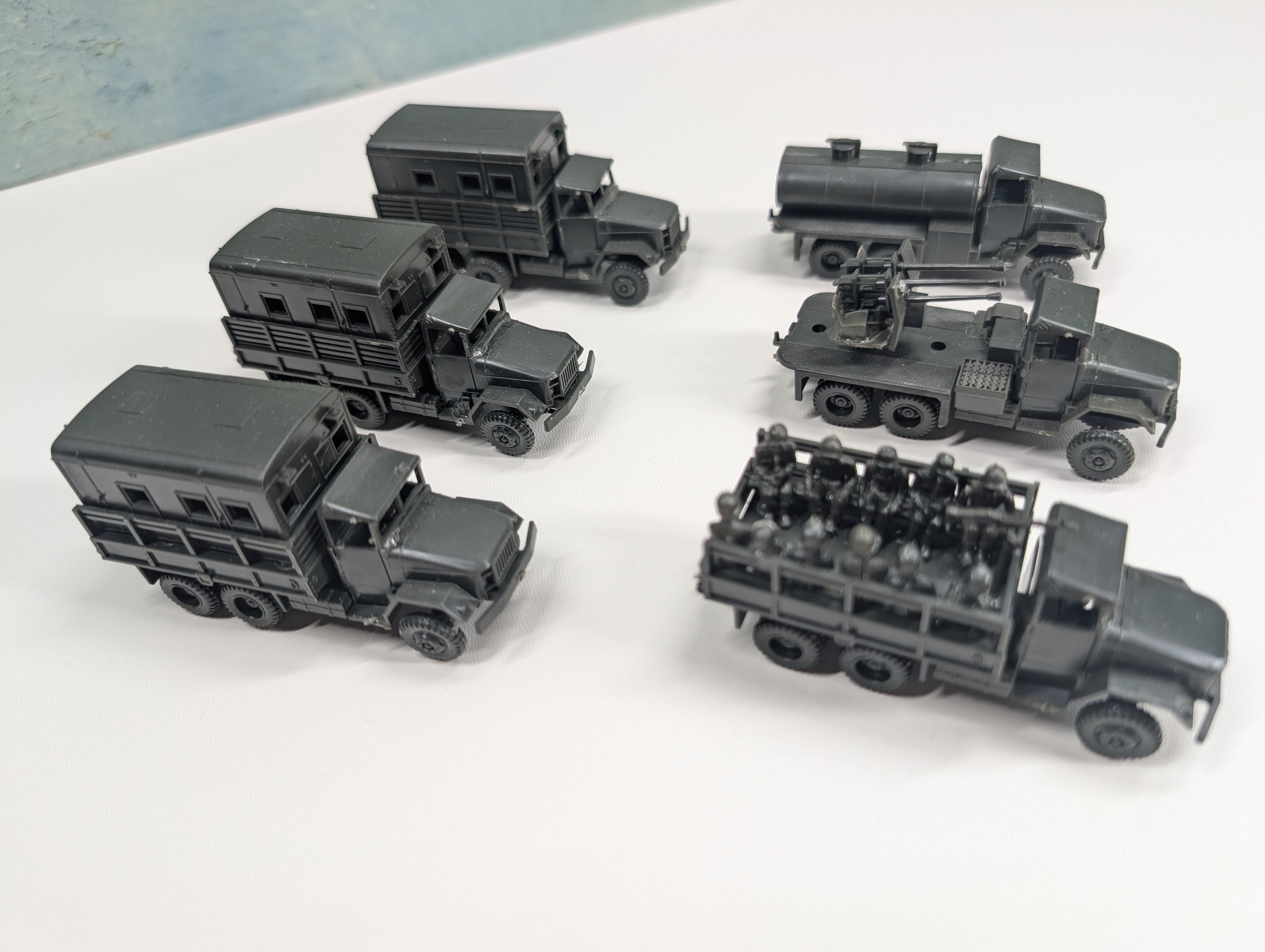 USED Roco HO Scale Lot of Army Vehicles w/ Figures (6 pcs)