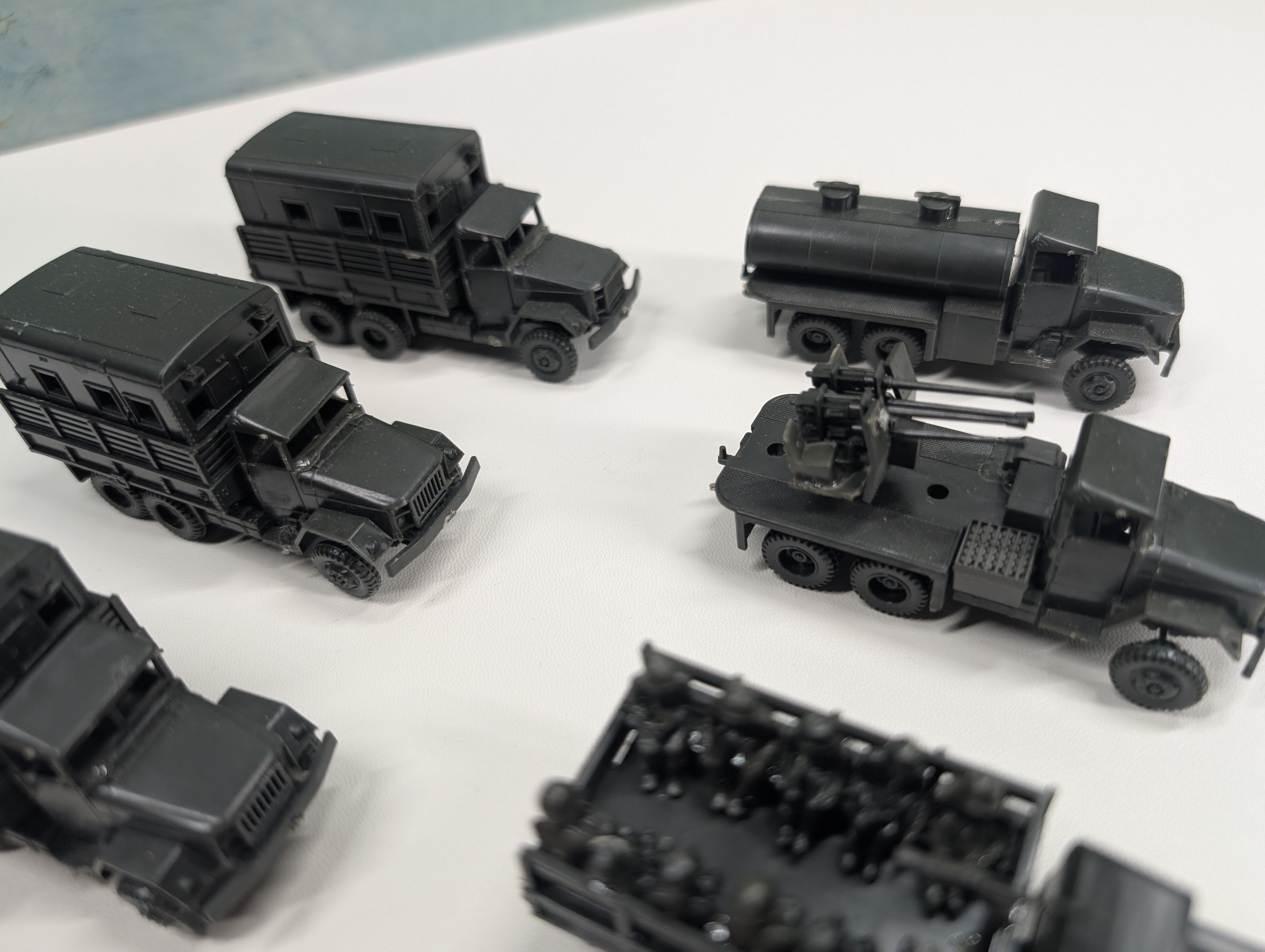 USED Roco HO Scale Lot of Army Vehicles w/ Figures (6 pcs)