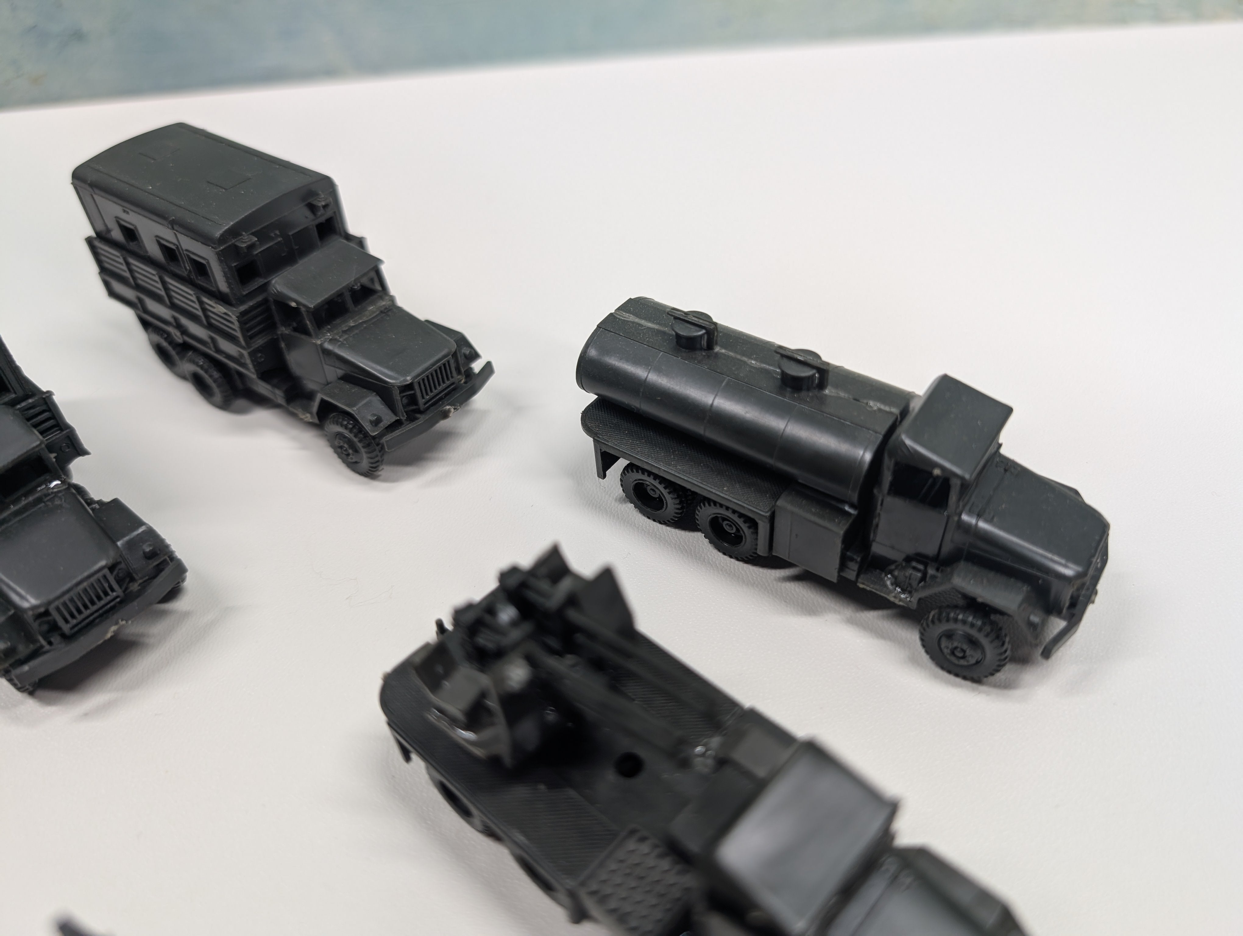 USED Roco HO Scale Lot of Army Vehicles w/ Figures (6 pcs)