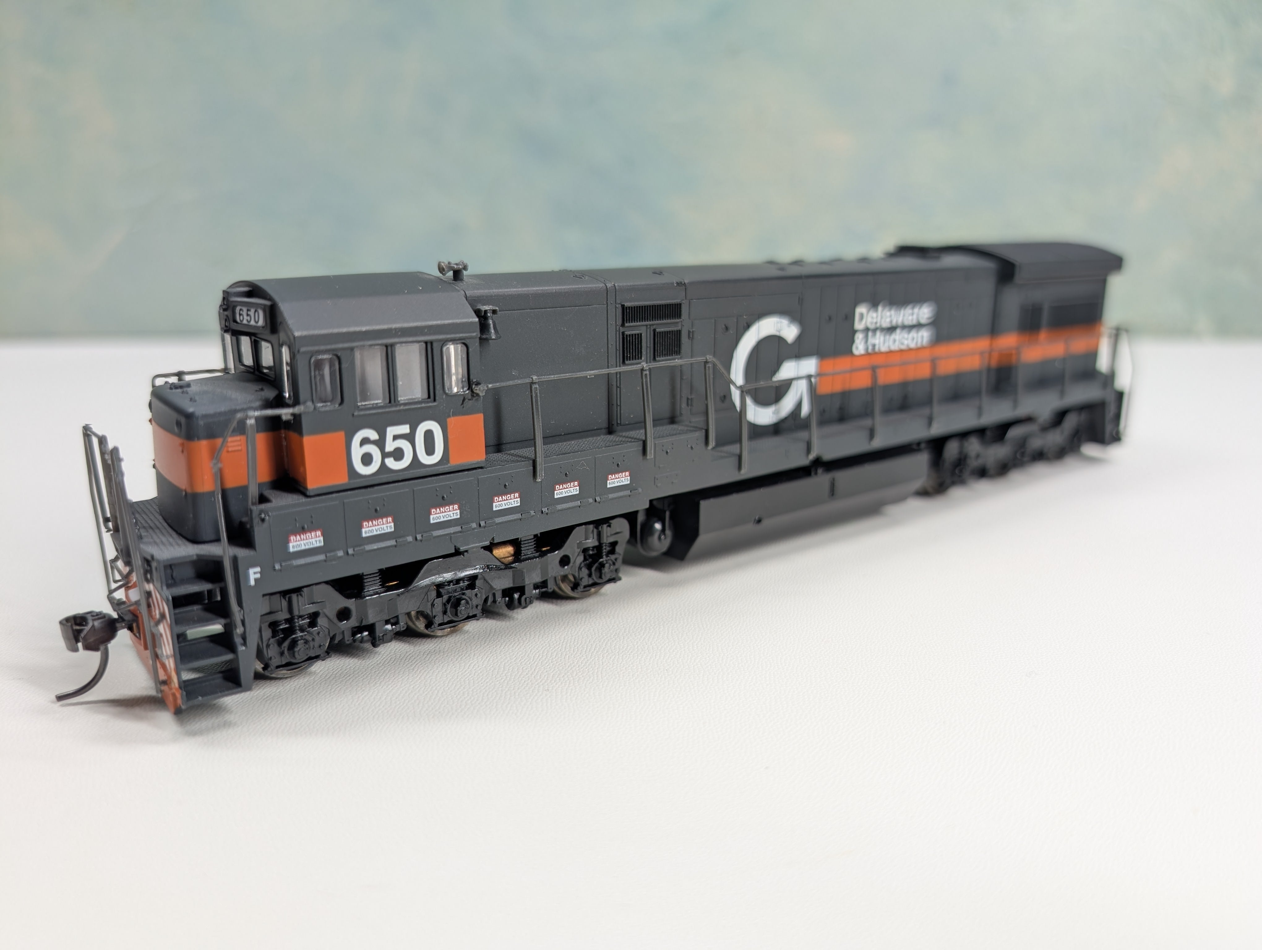 USED Atlas 8544 HO Scale U33C Diesel Locomotive Delaware and Hudson Guilford #650 Runs Great DC