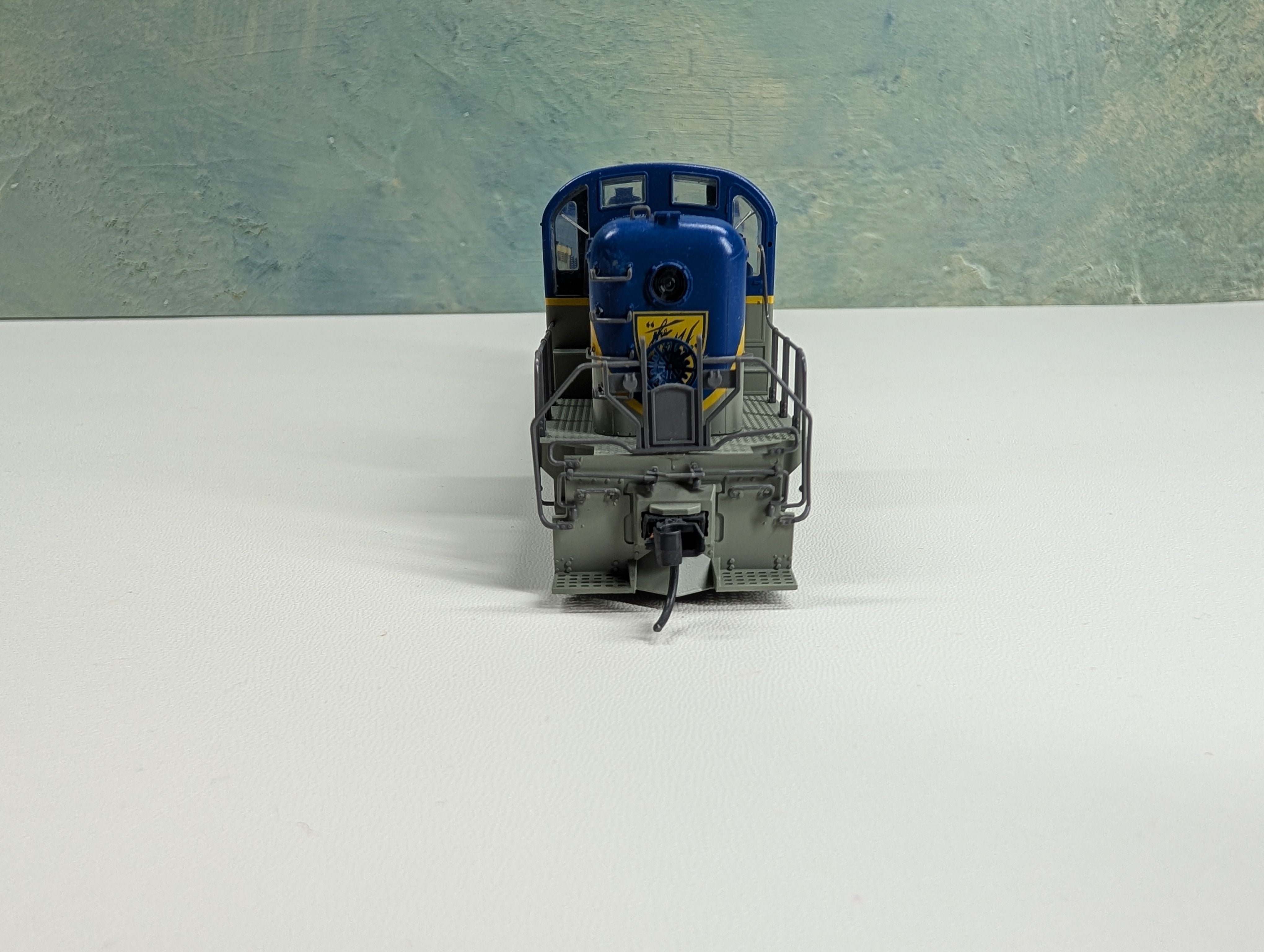 USED Kato #37-2203 HO Scale Alco RS-2 Diesel Locomotive Delaware and Hudson Runs Great DC