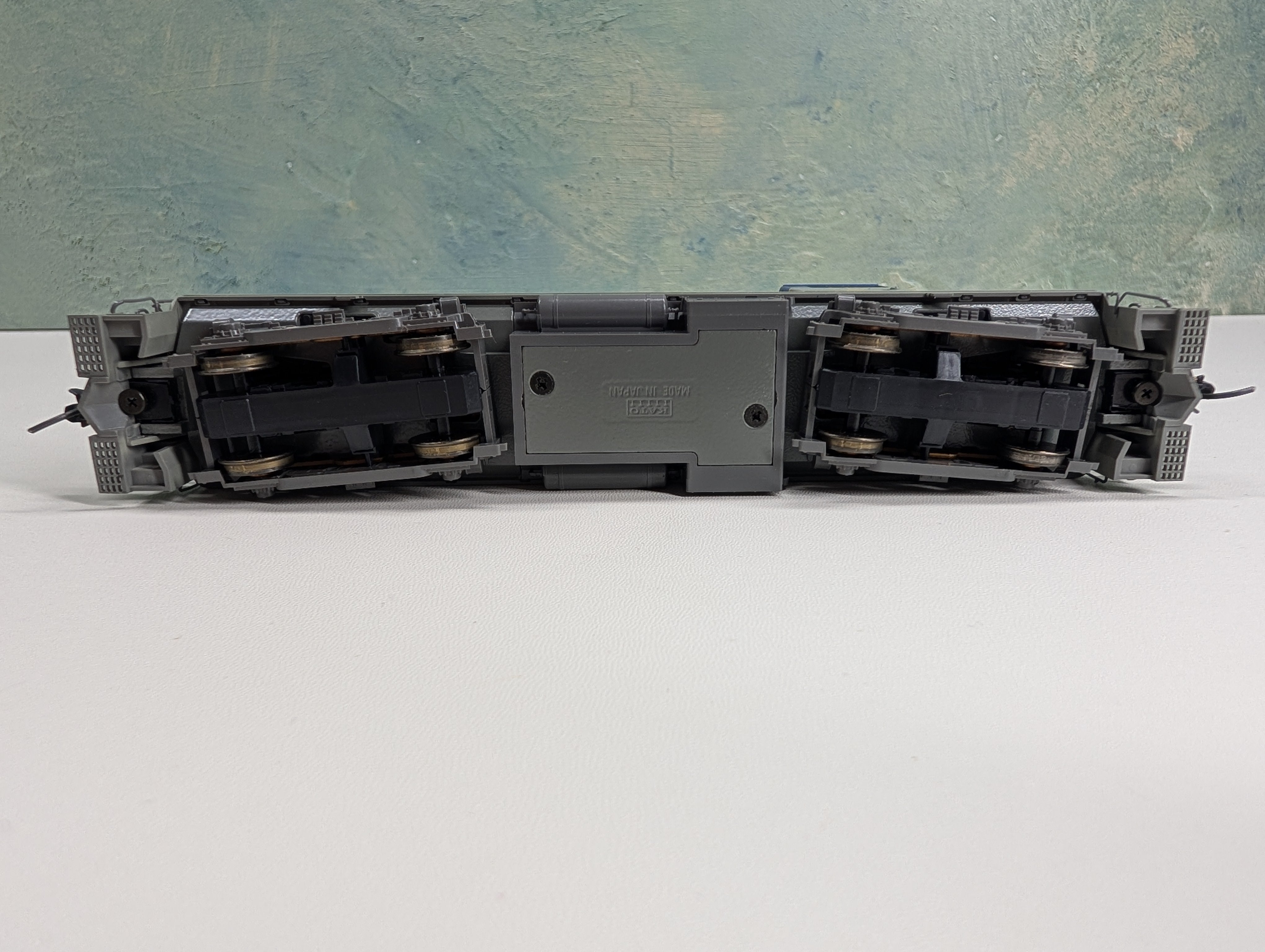 USED Kato #37-2203 HO Scale Alco RS-2 Diesel Locomotive Delaware and Hudson Runs Great DC