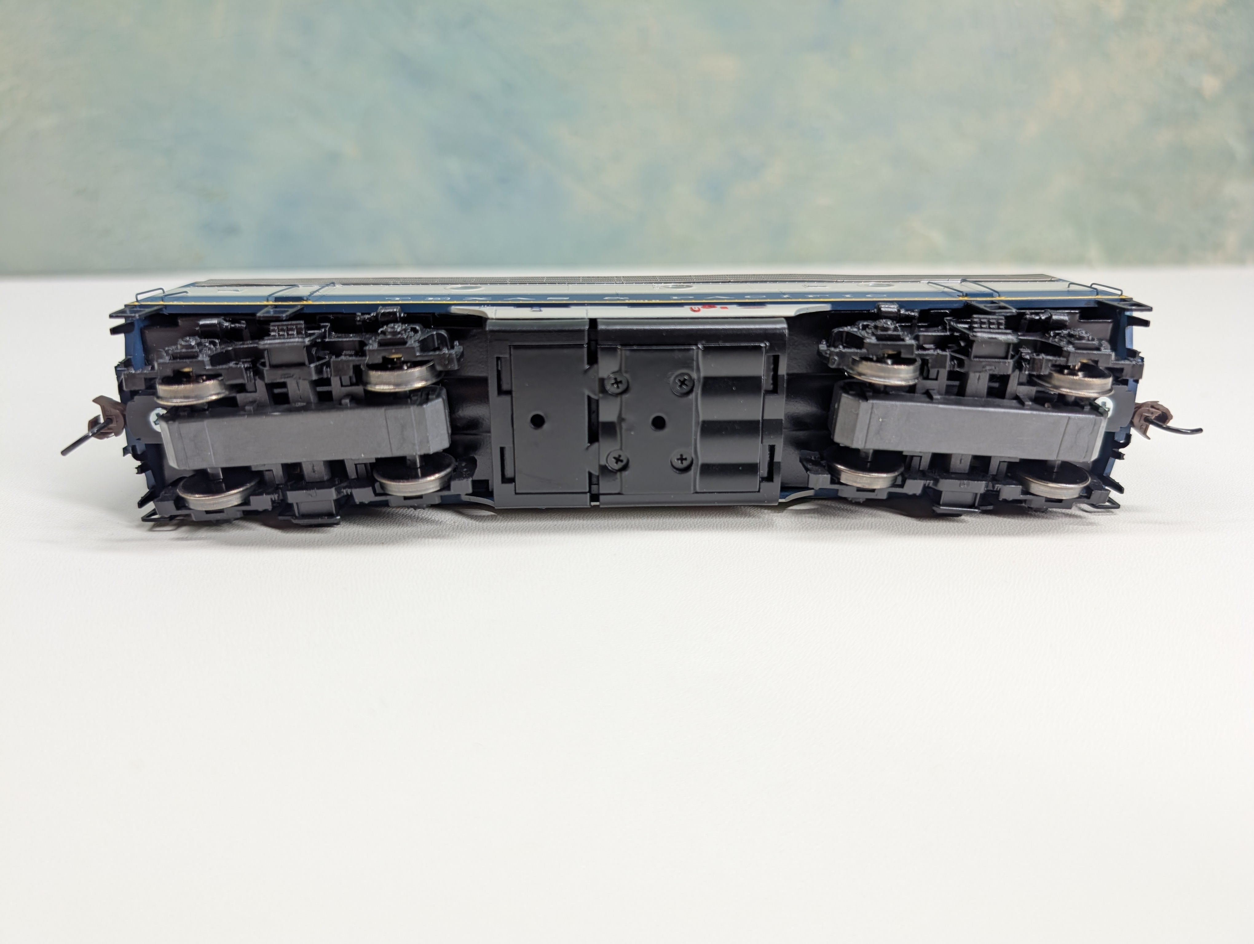 USED Athearn Genesis #G1720B HO Scale F-7B Phase 1 Passenger Diesel Locomotive Texas and Pacific #1531B Runs Great DC