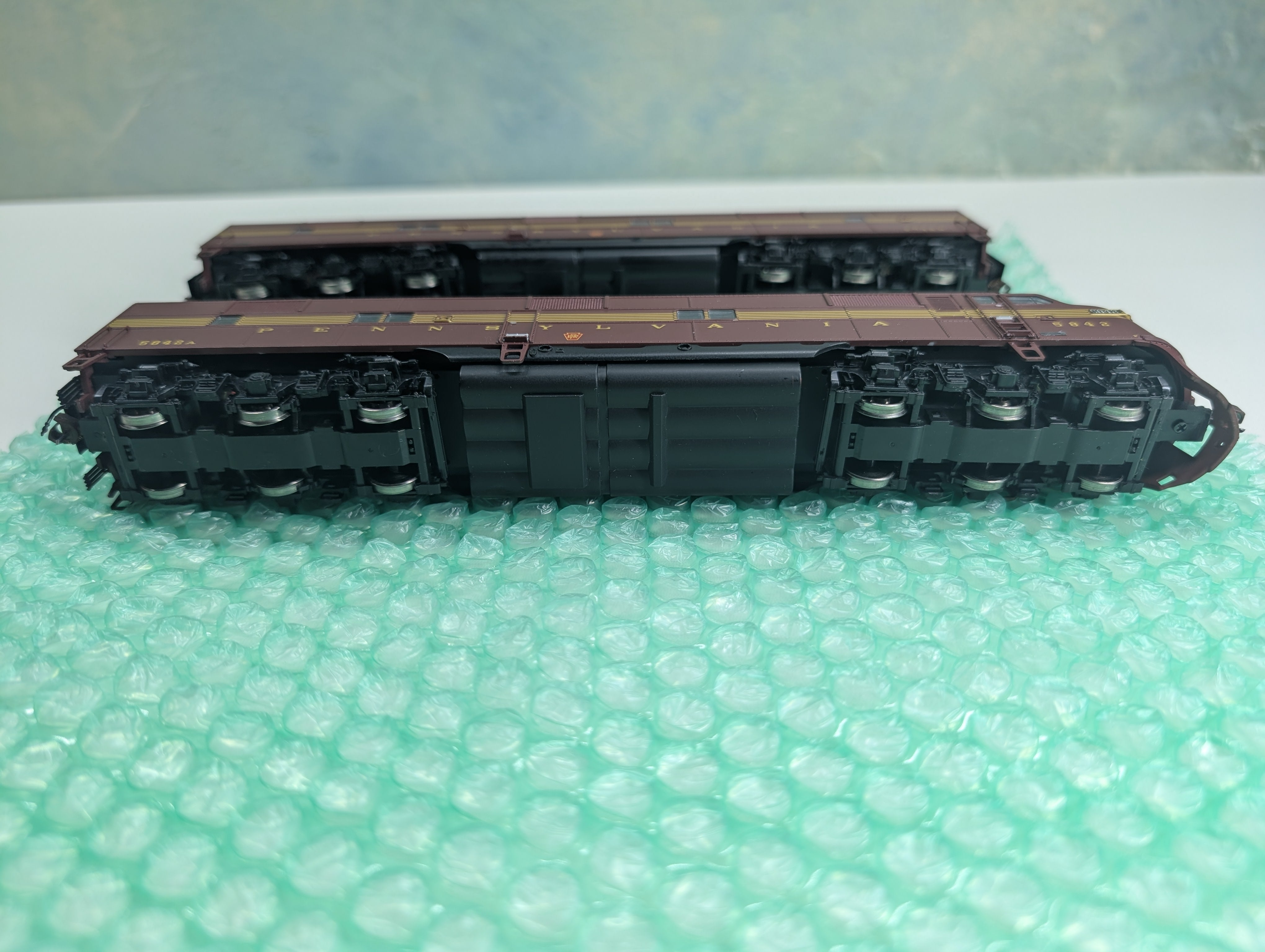 USED Broadway Limited 732 HO Scale E7A E7B Tuscan Red Diesel Locomotive Set Pennsylvania #5842A, 5842B Runs Great DCC