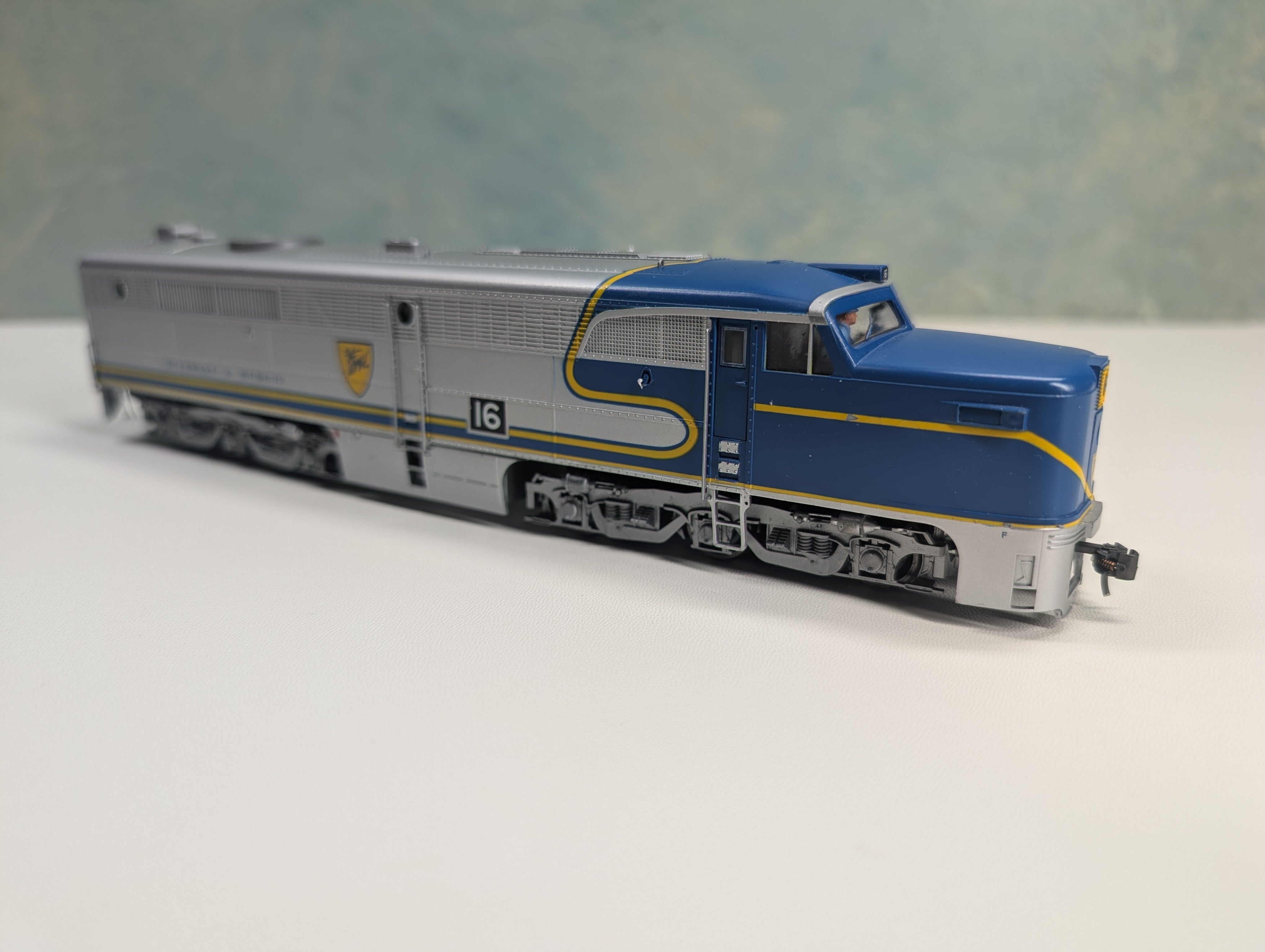 USED Life-Like HO Scale Alco PA1 Diesel Locomotive Proto 2000 w/ Mars Light Delaware and Hudson D&H #16 Runs Well DC