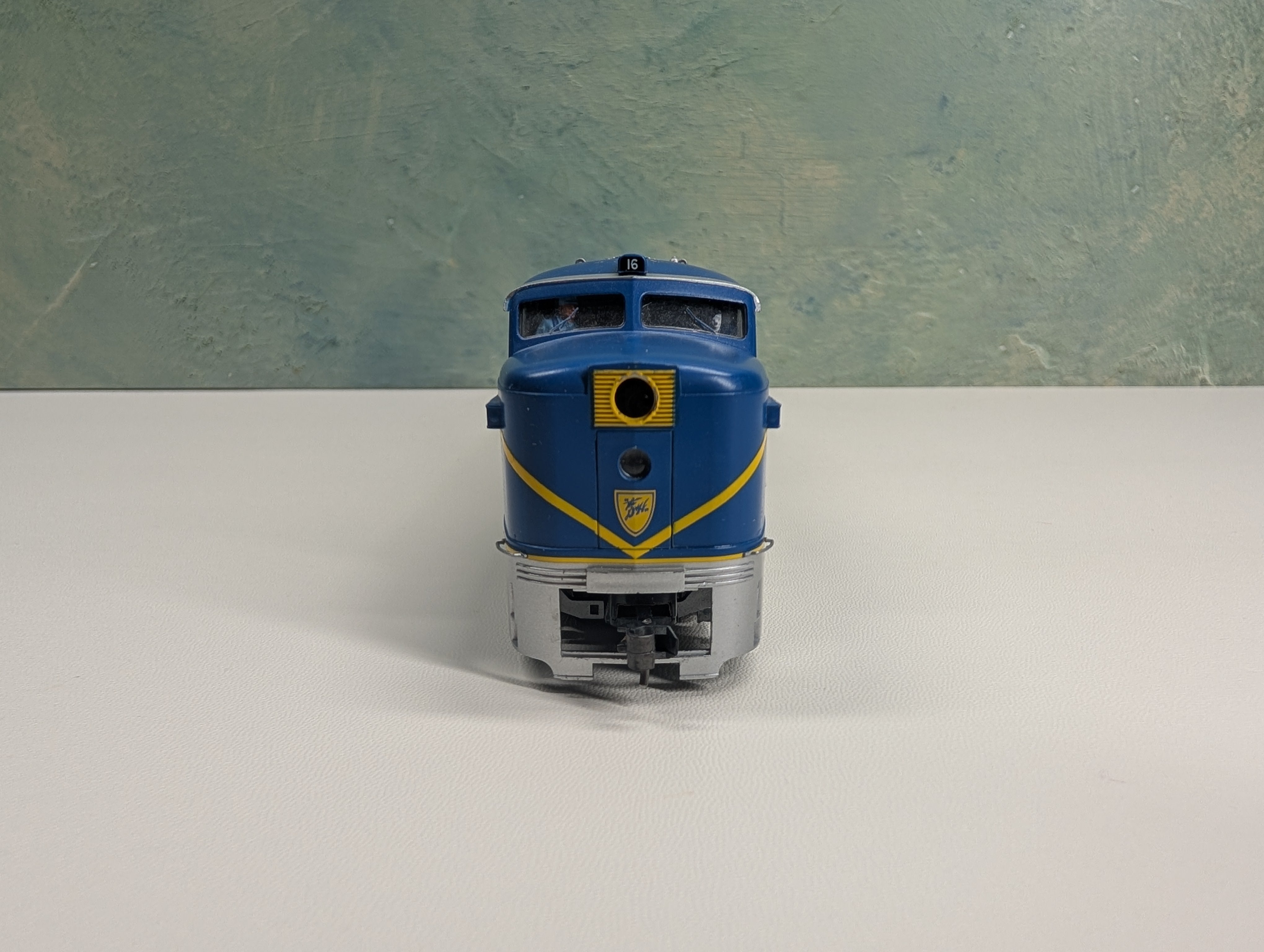 USED Life-Like HO Scale Alco PA1 Diesel Locomotive Proto 2000 w/ Mars Light Delaware and Hudson D&H #16 Runs Well DC