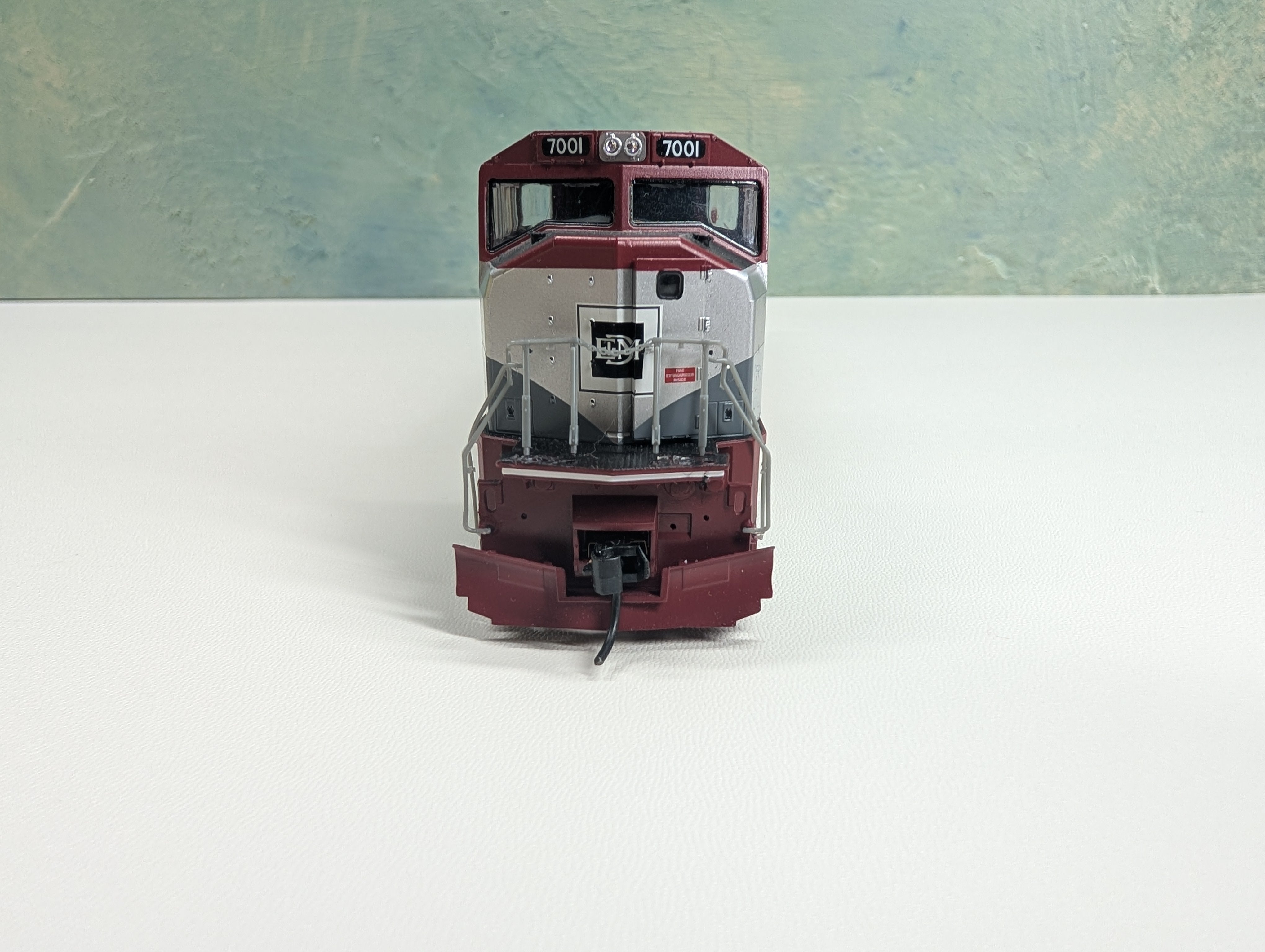 USED Athearn Genesis #0G6117 HO Scale SD70M EMD Demo Diesel Locomotive Electro-Motive #7001 Runs Great DC