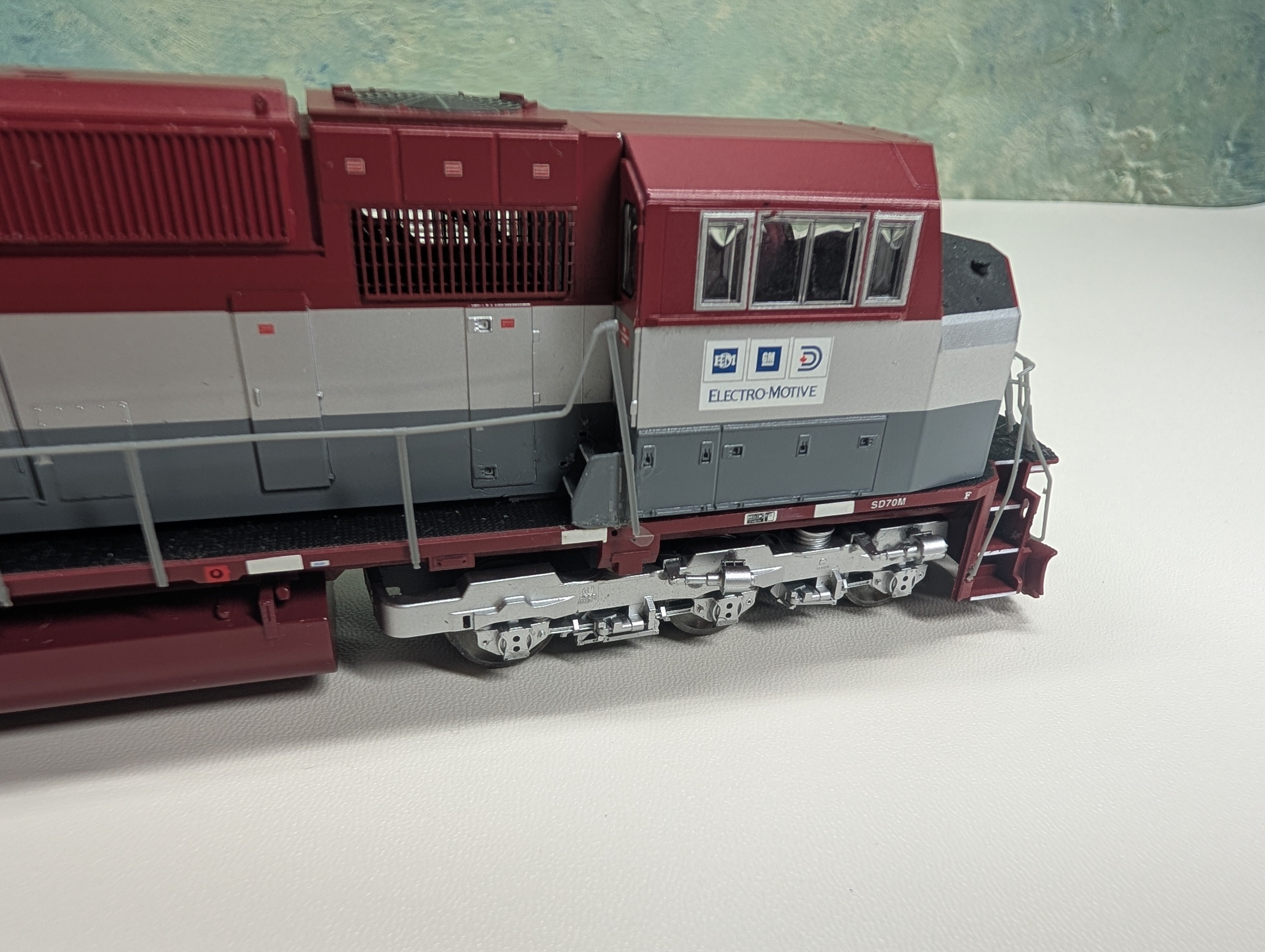 USED Athearn Genesis #0G6117 HO Scale SD70M EMD Demo Diesel Locomotive Electro-Motive #7001 Runs Great DC