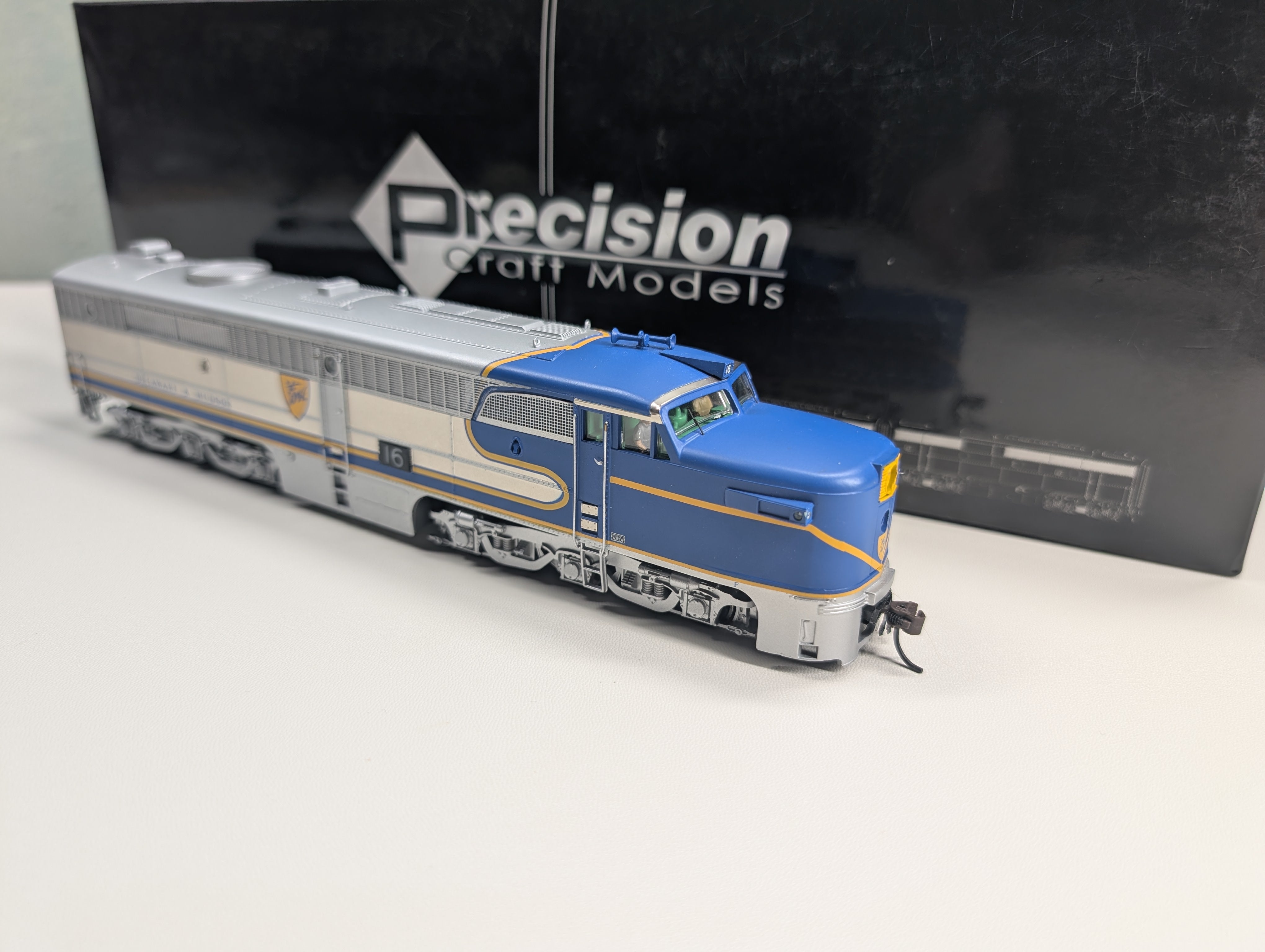 USED Precision Craft Models 358 HO Scale Alco PA2 Diesel Locomotive Blue Warbonnet Delaware and Hudson D&H #16 Runs Great DCC