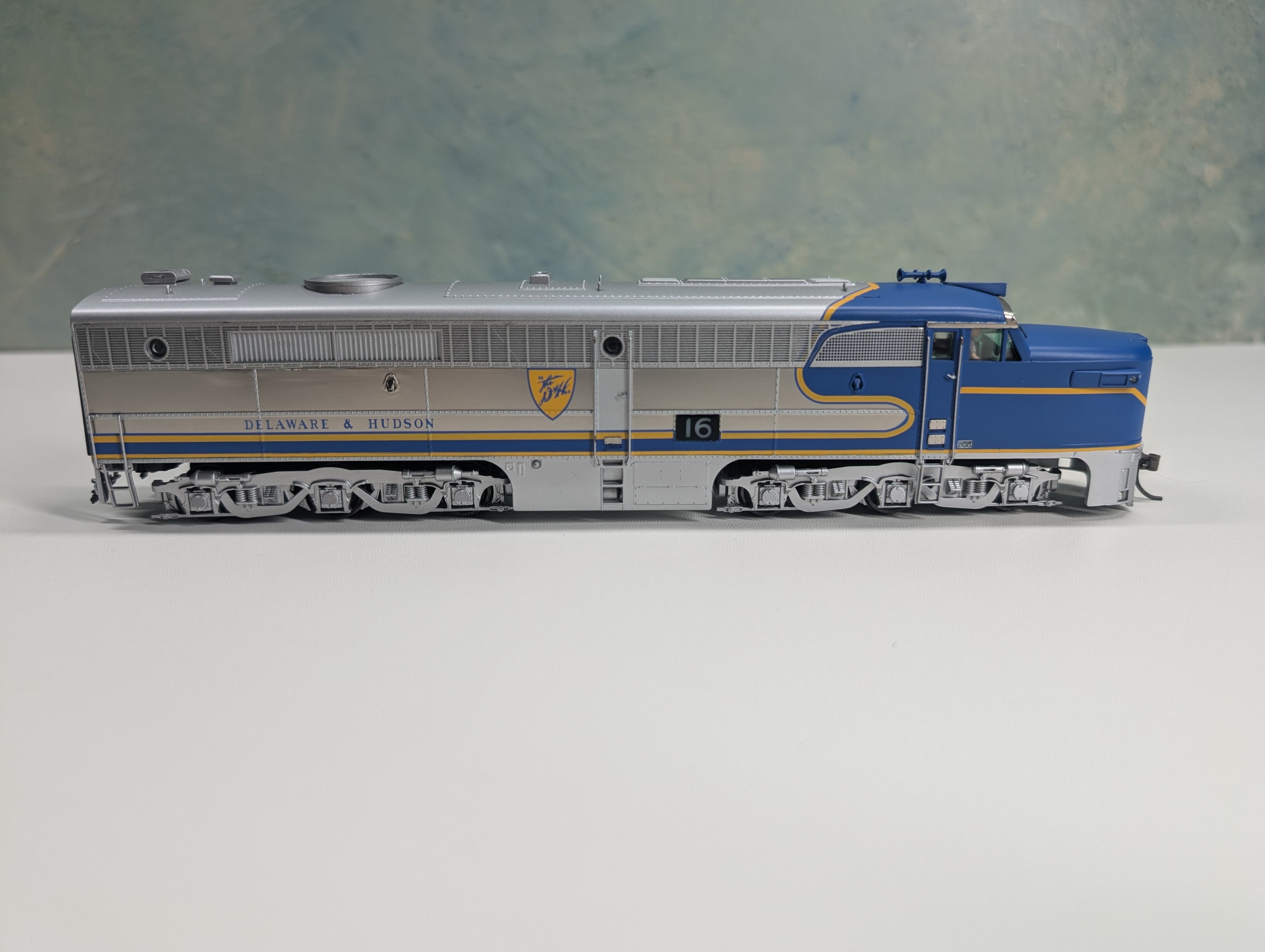 USED Precision Craft Models 358 HO Scale Alco PA2 Diesel Locomotive Blue Warbonnet Delaware and Hudson D&H #16 Runs Great DCC