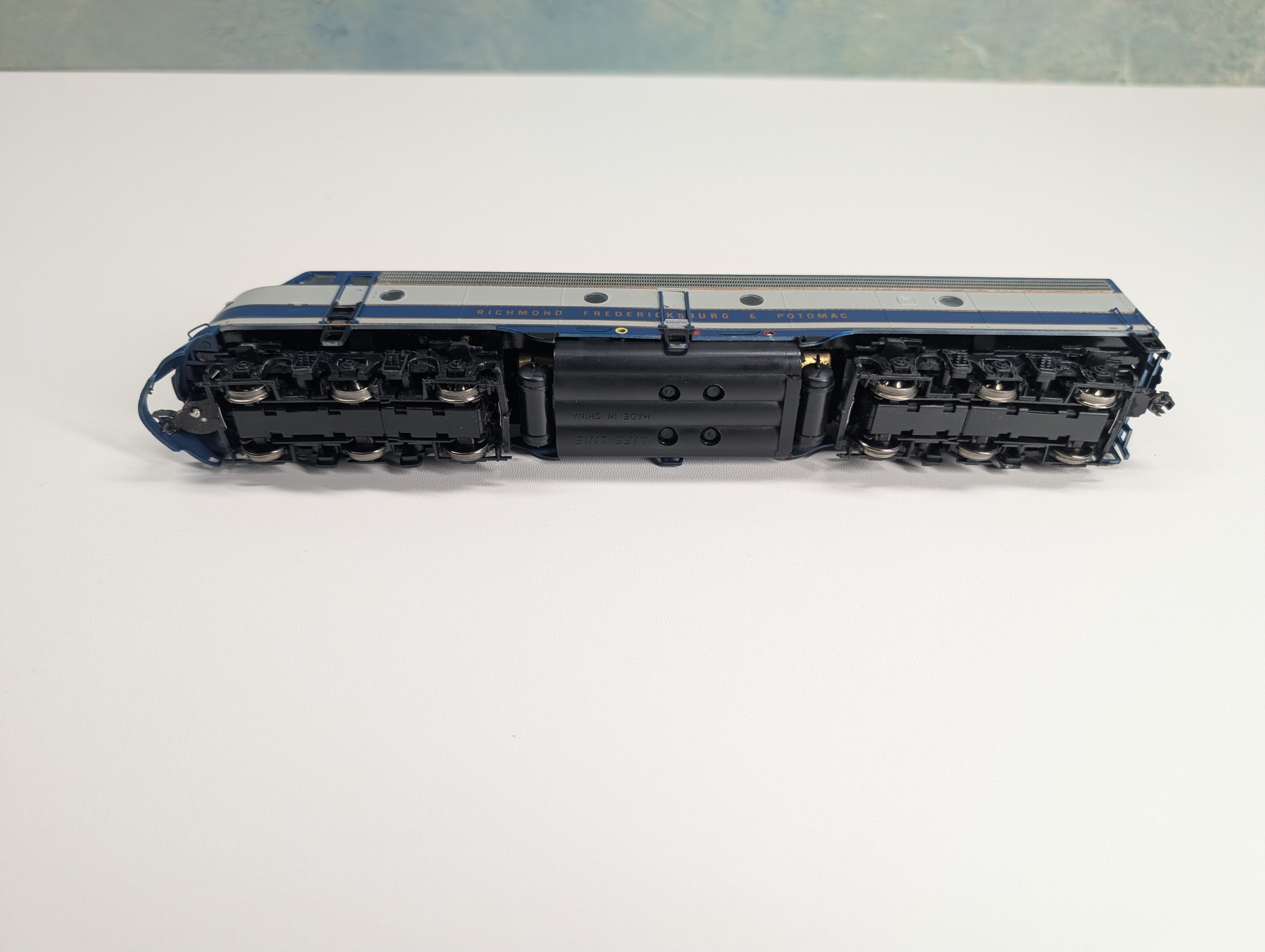 USED Life-Like HO Scale Proto 2000 E8/9 Diesel Locomotive Richmond, Fredericksburg and Potomac #1009 Runs Great Digitrax DCC